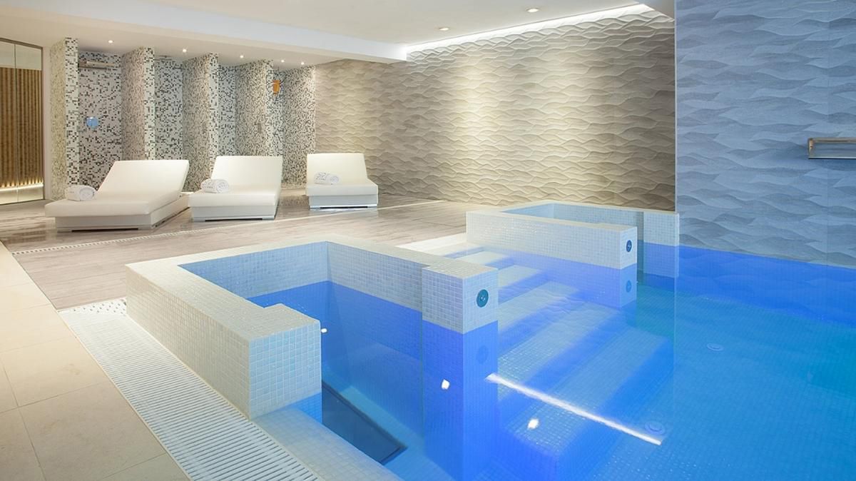 Piscine intérieure