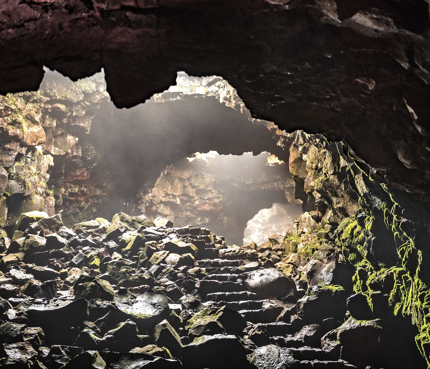 Auch unter der Erdoberfläche haben die Vulkane ihre Spuren hinterlassen