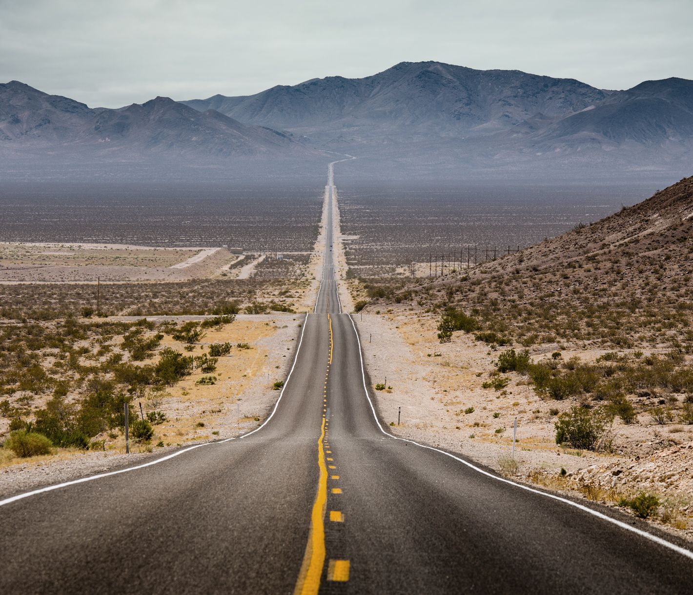 Klassische Aussicht auf einen schnurgeraden Abschnitt der Route 66