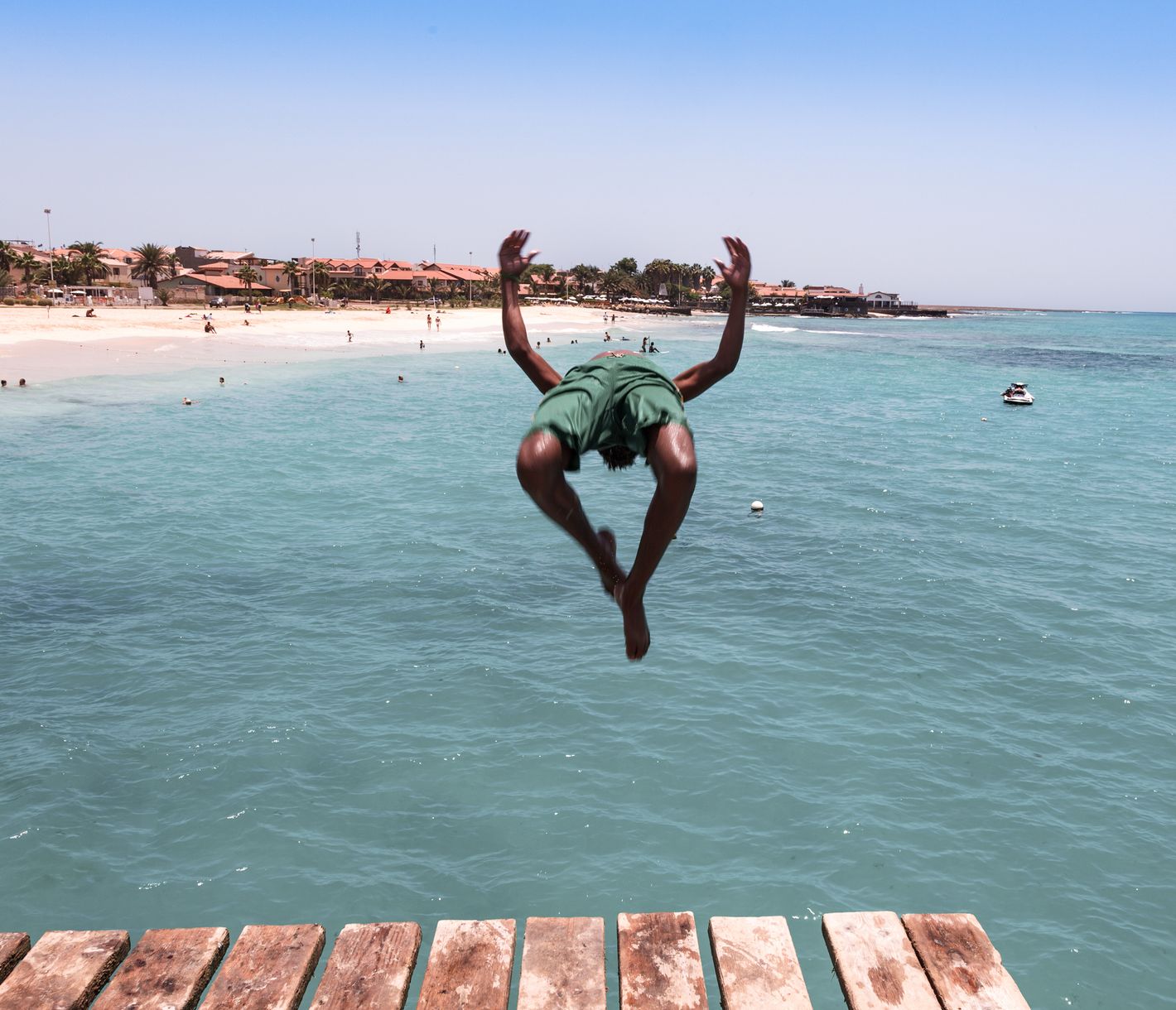 Das Jetty bei Santa Maria als Sprungbrett ins Meer