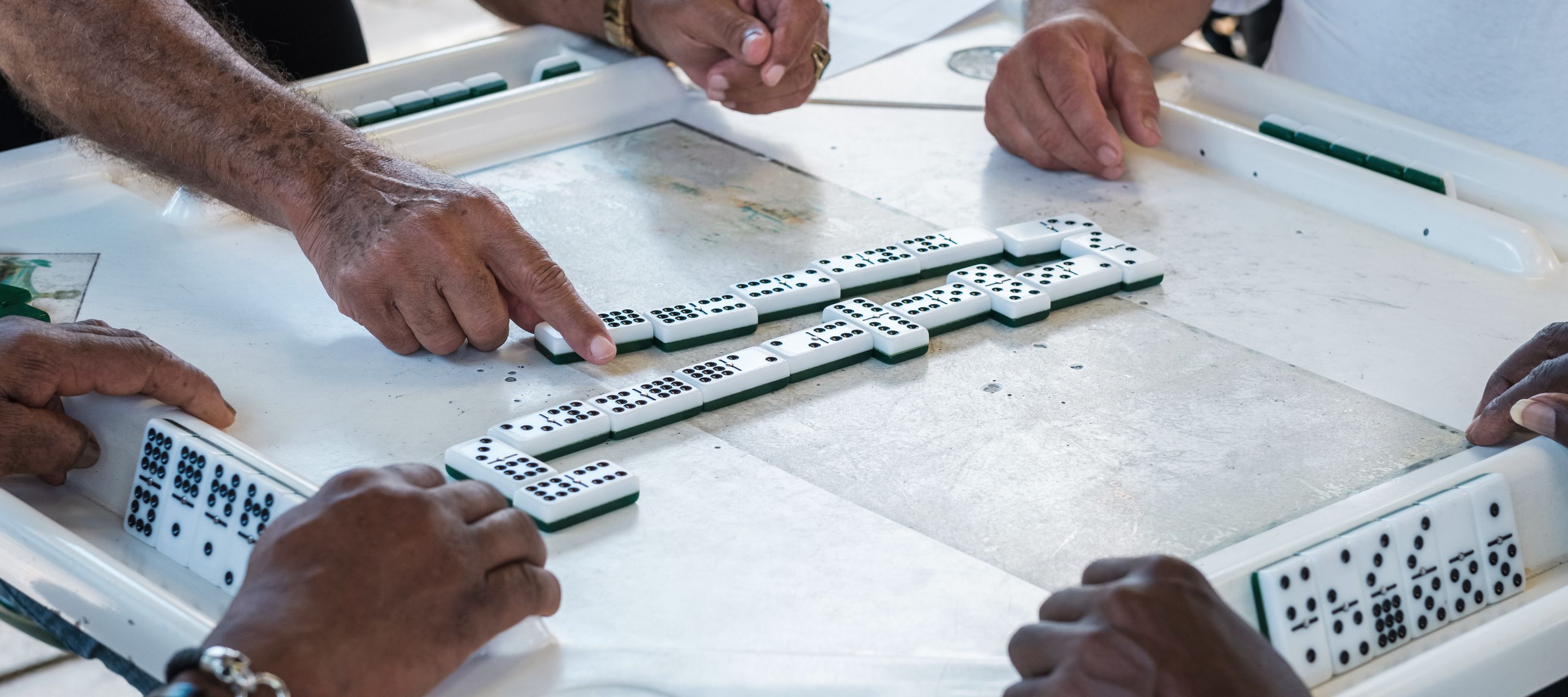 Dominospiel im historischen Domino Park in Little Havana Miami