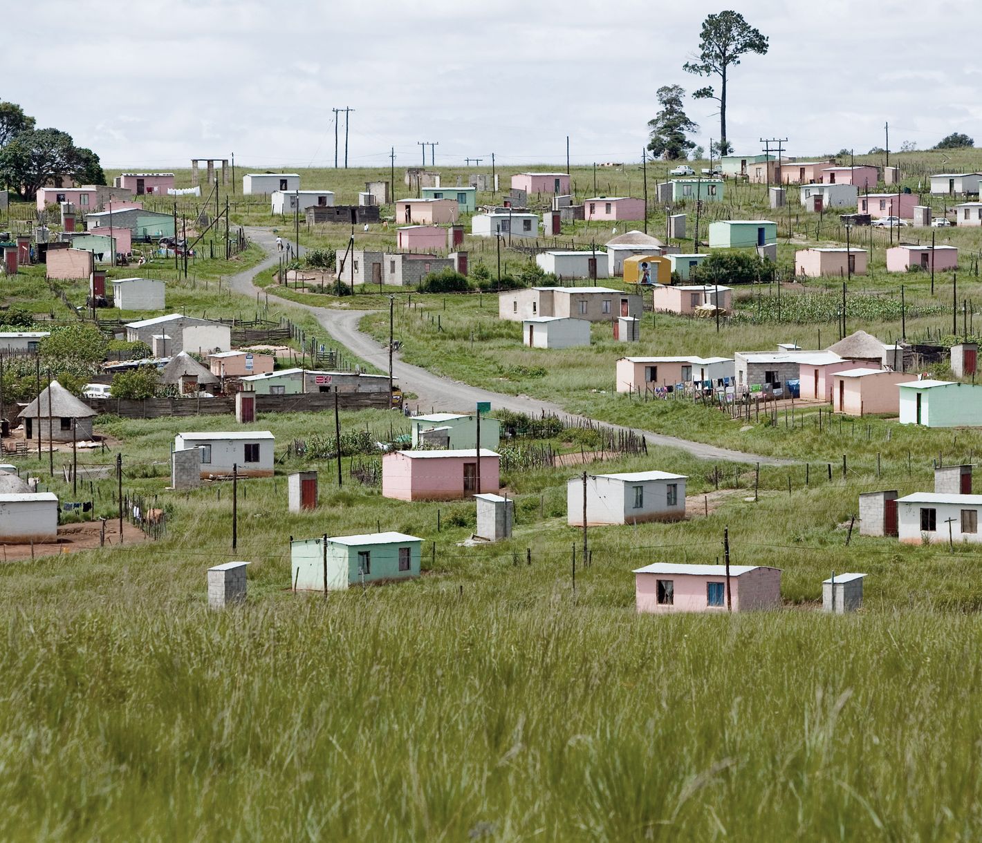 Zulu-Dorf mit farbenfrohen Mandela-Häusern