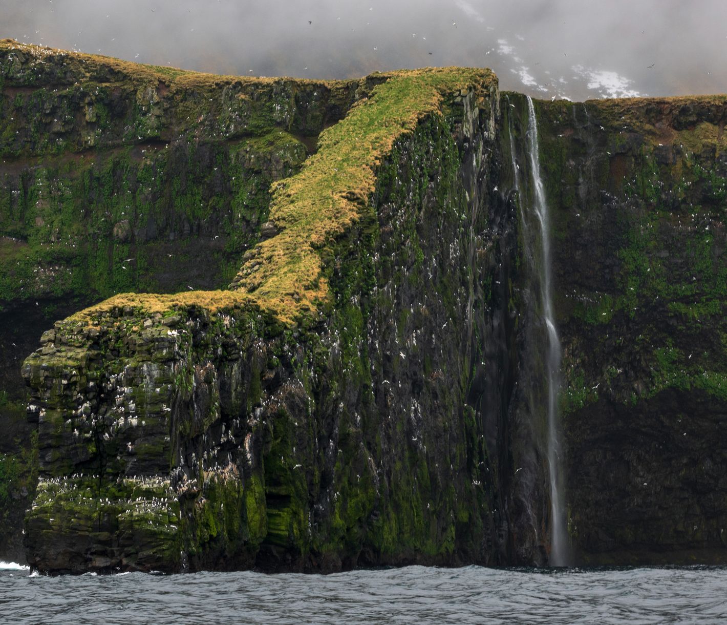 Schroffe Küsten und wilde Natur