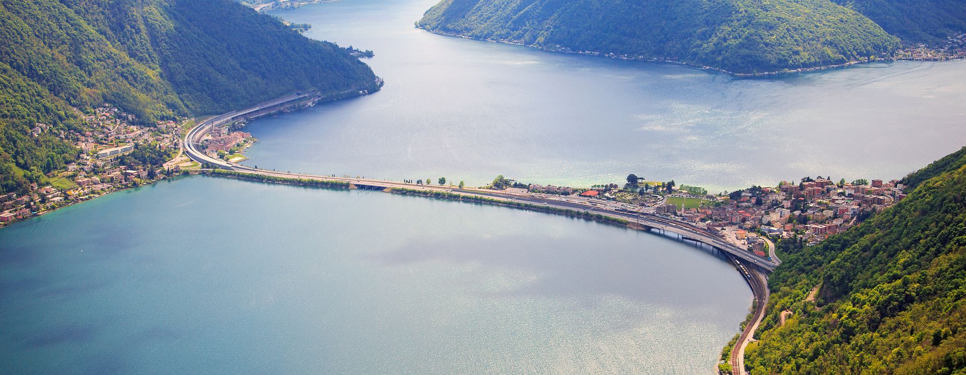 Blick auf den Seedamm und Melide