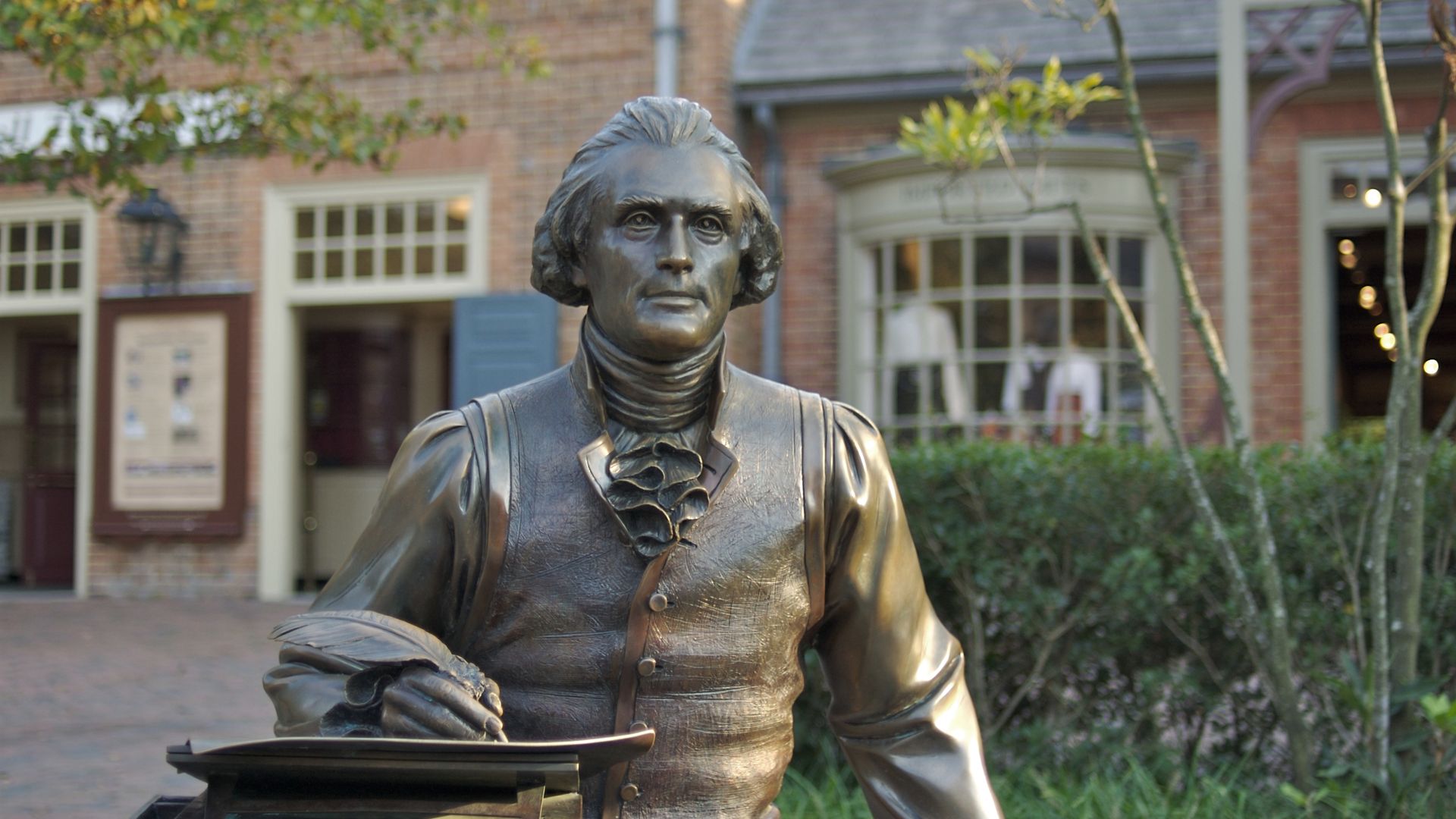 Die Thomas-Jefferson-Statue im historischen Ort Williamsburg