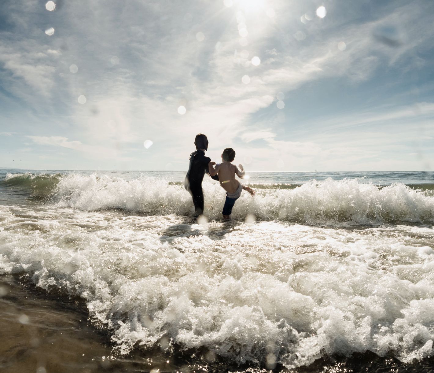 Le Pacifique invite à jouer et à s’amuser au bord de l’eau.