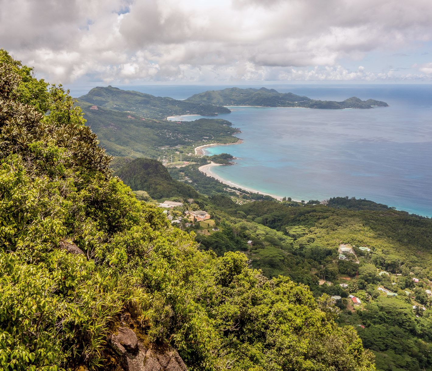 Prendre de la hauteur dans le Parc National du Morne Seychellois.