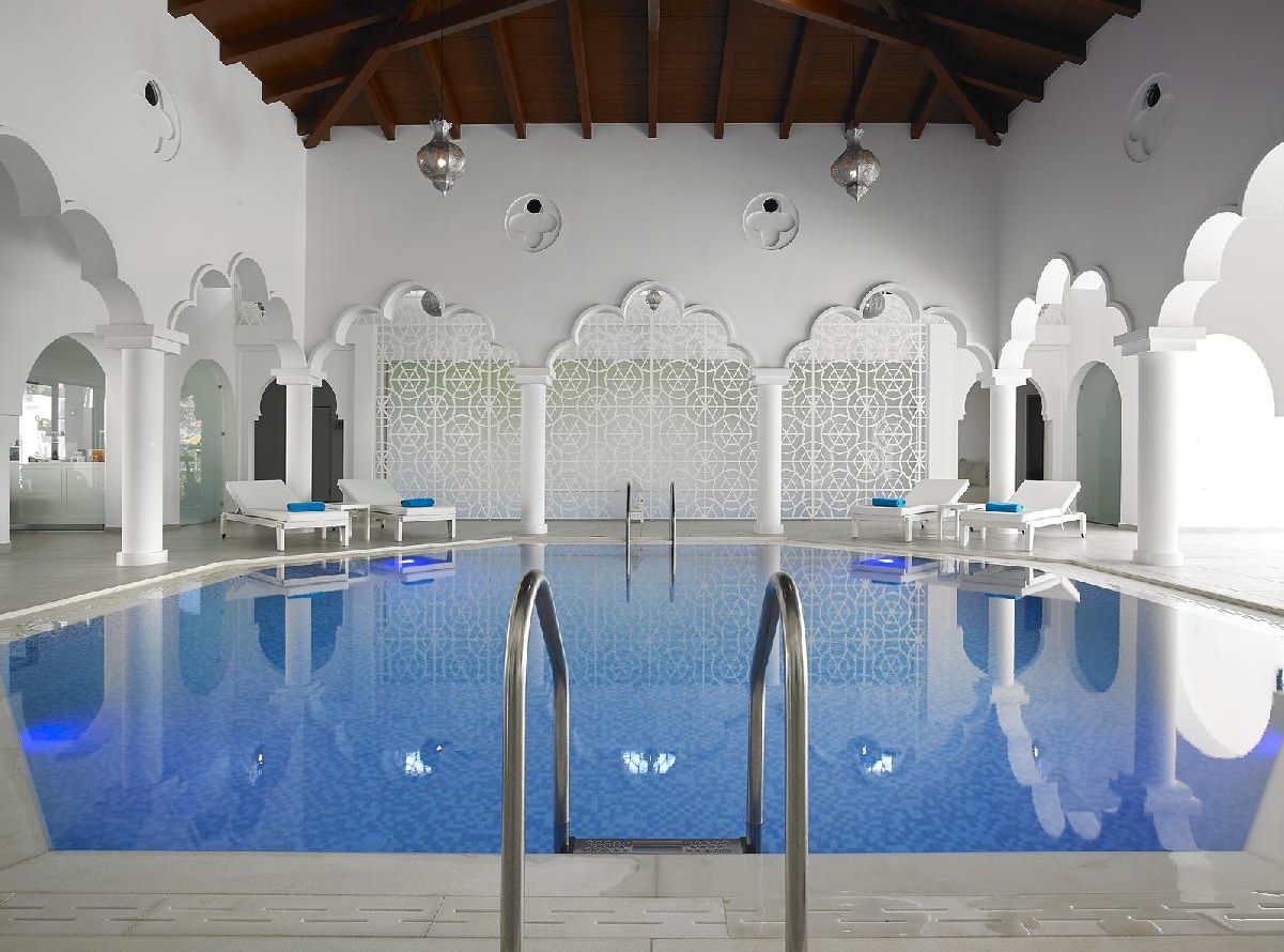 Piscine intérieure