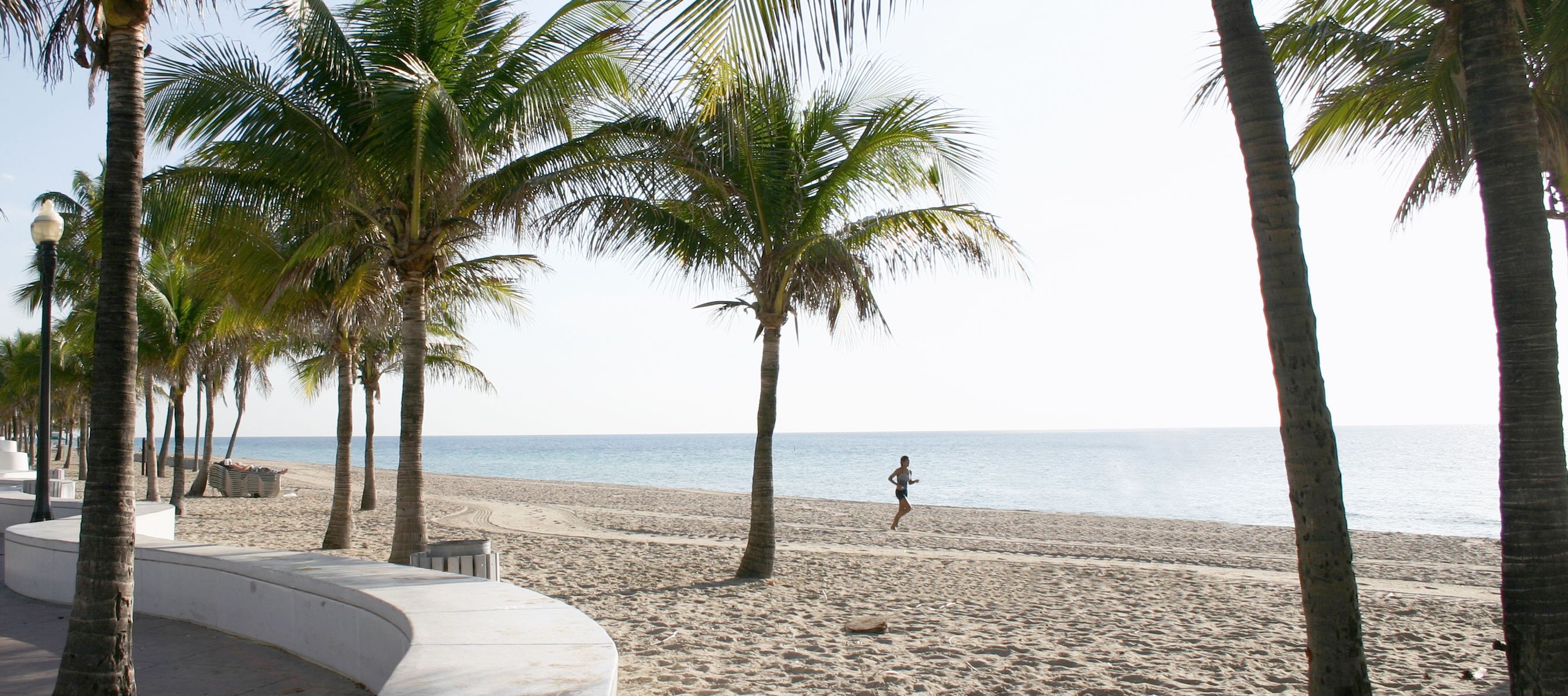 Jogger in den frühen Morgenstunden am Beach von Fort Lauderdale