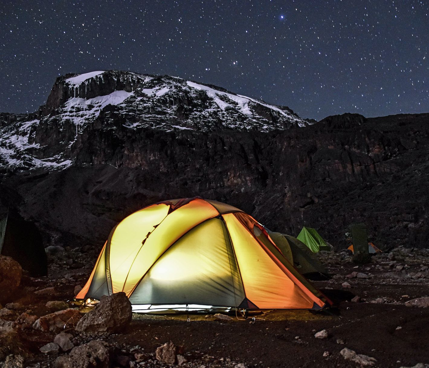 Zeltübernachtung im Barranco Camp entlang der Machame-Route