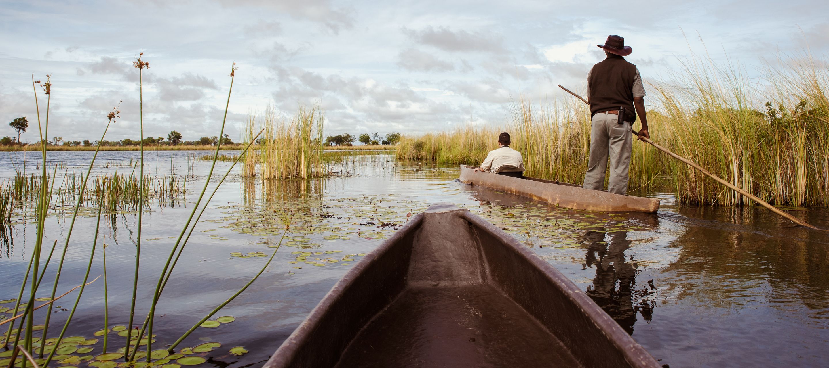 Mit dem Mokoro auf der Suche nach den kleinen Naturwundern
