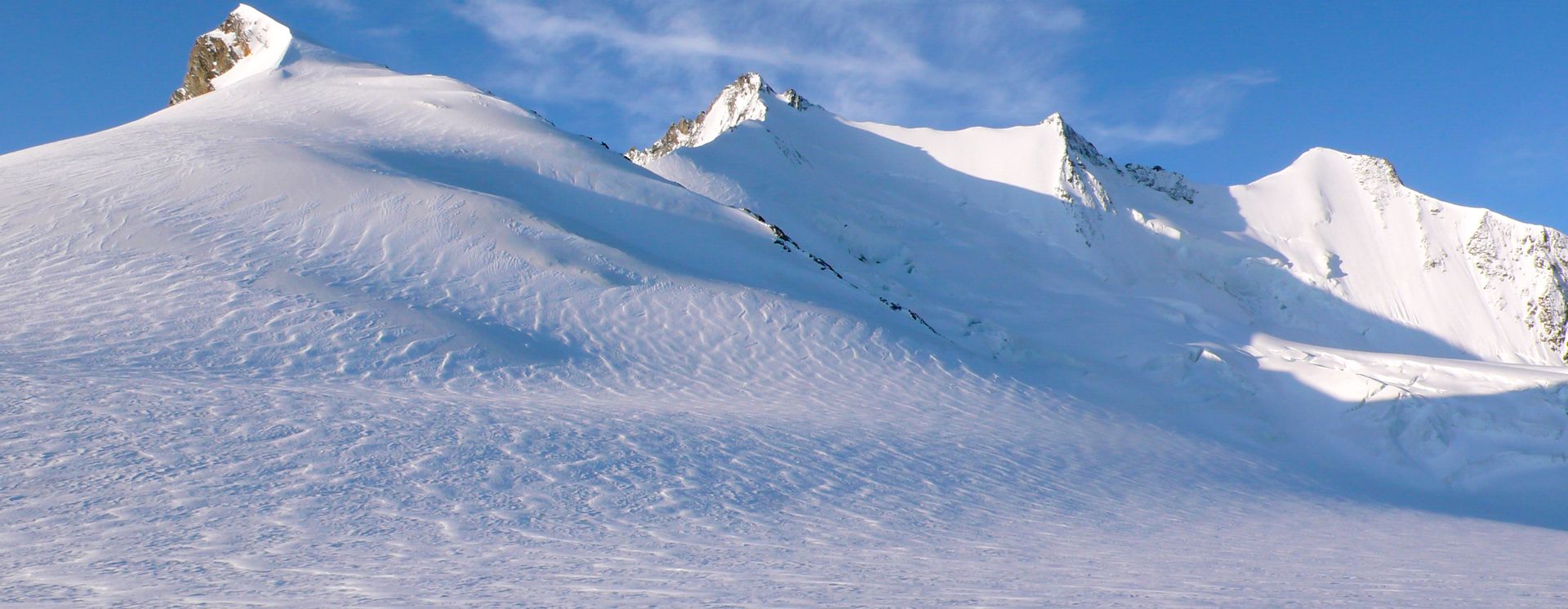 Sommets enneigés en hiver