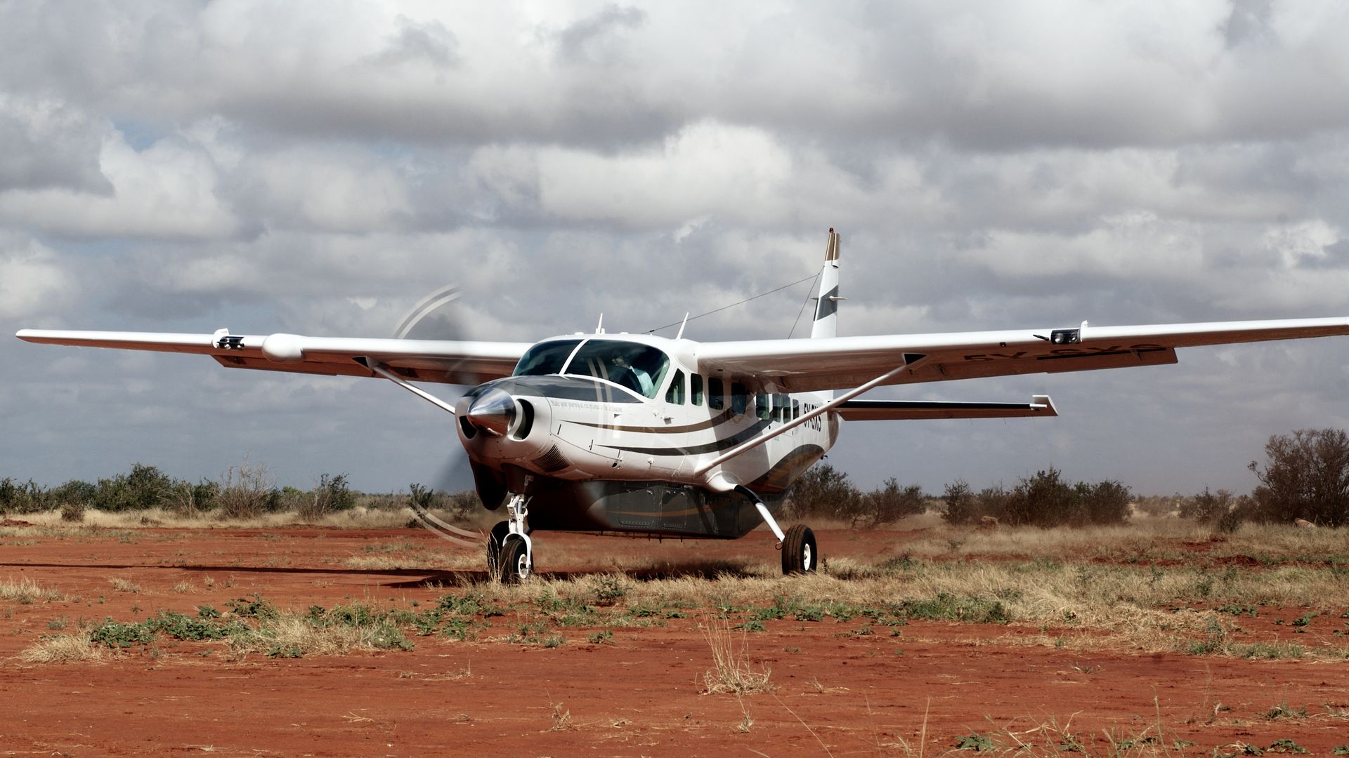 Bestens ausgestattetes Safariflugzeug, um auf unbefestigten Pisten zu landen.