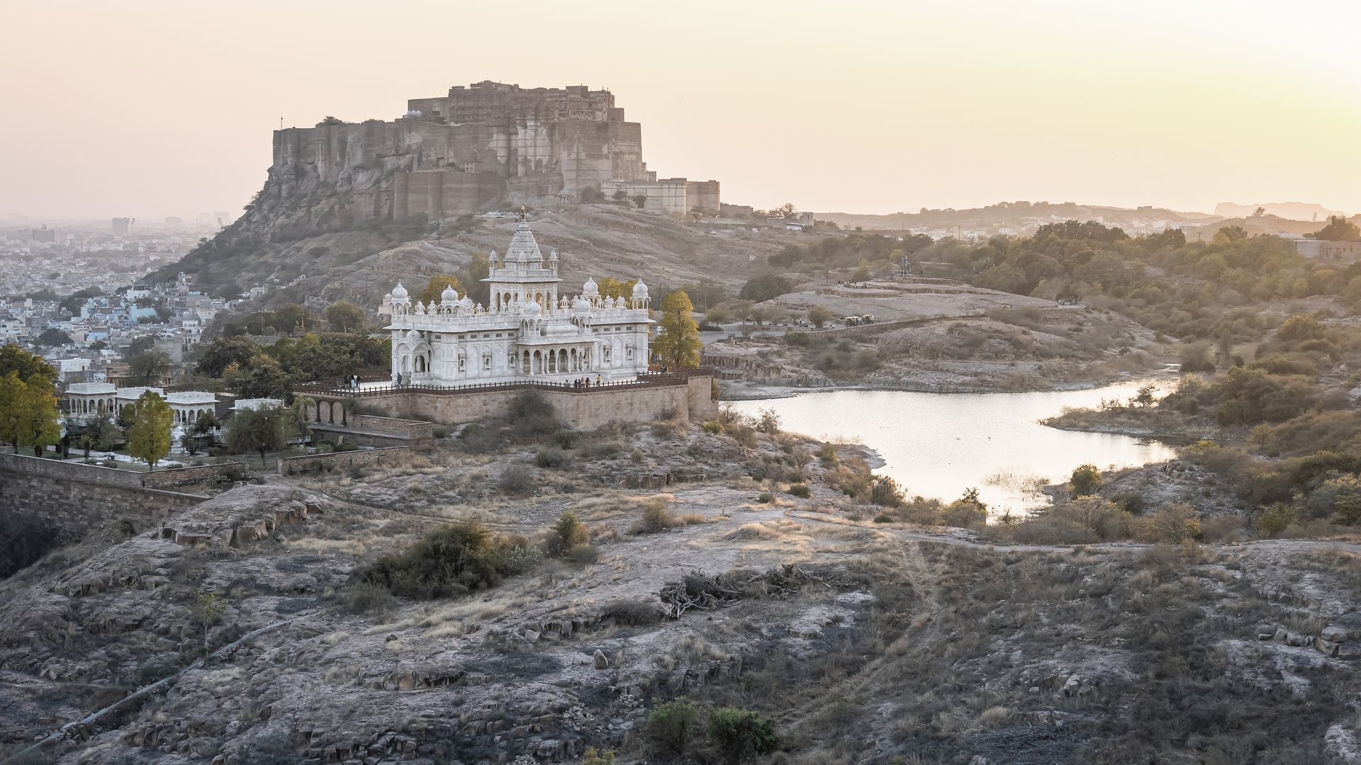 Mehrangarh Fort und Jaswant Thada mit Blick über Jodhpur