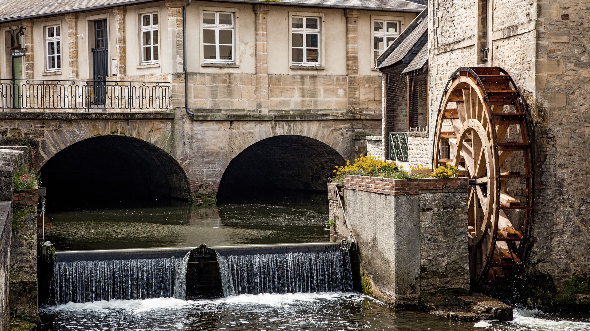 Vom Krieg verschont: Bayeux in der Normandie