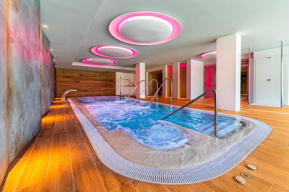 Piscine intérieure