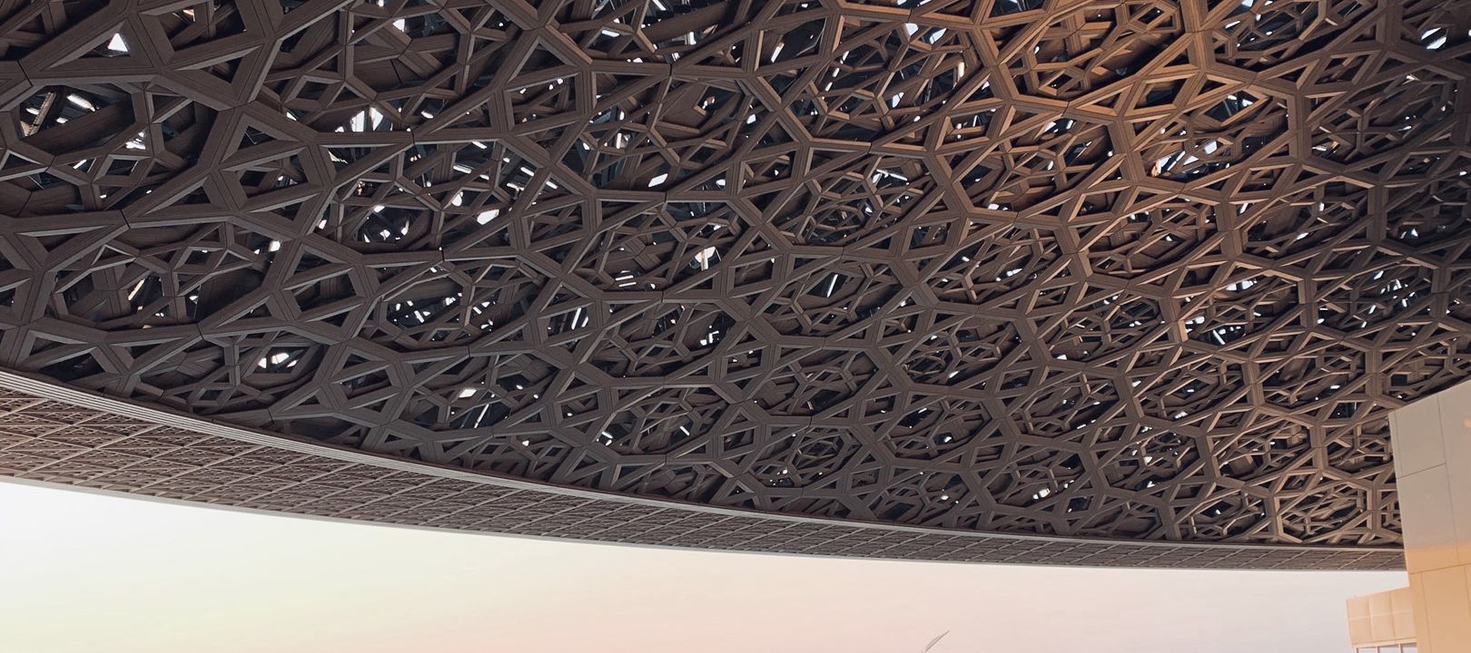 Louvre Abu Dhabi: Wenn Kunst und Architektur aufeinander treffen