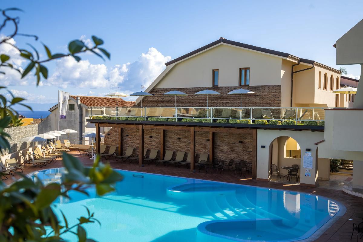 Tropis Hotel