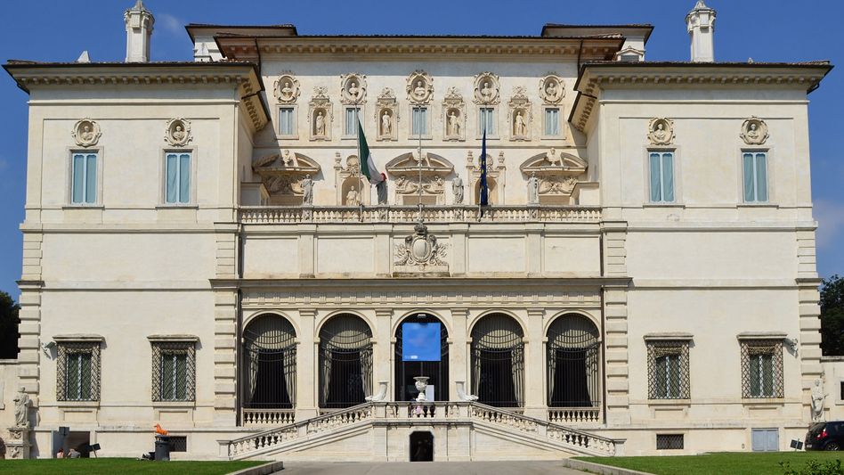 Aussenansicht des Casinos mit der Galleria Borghese.