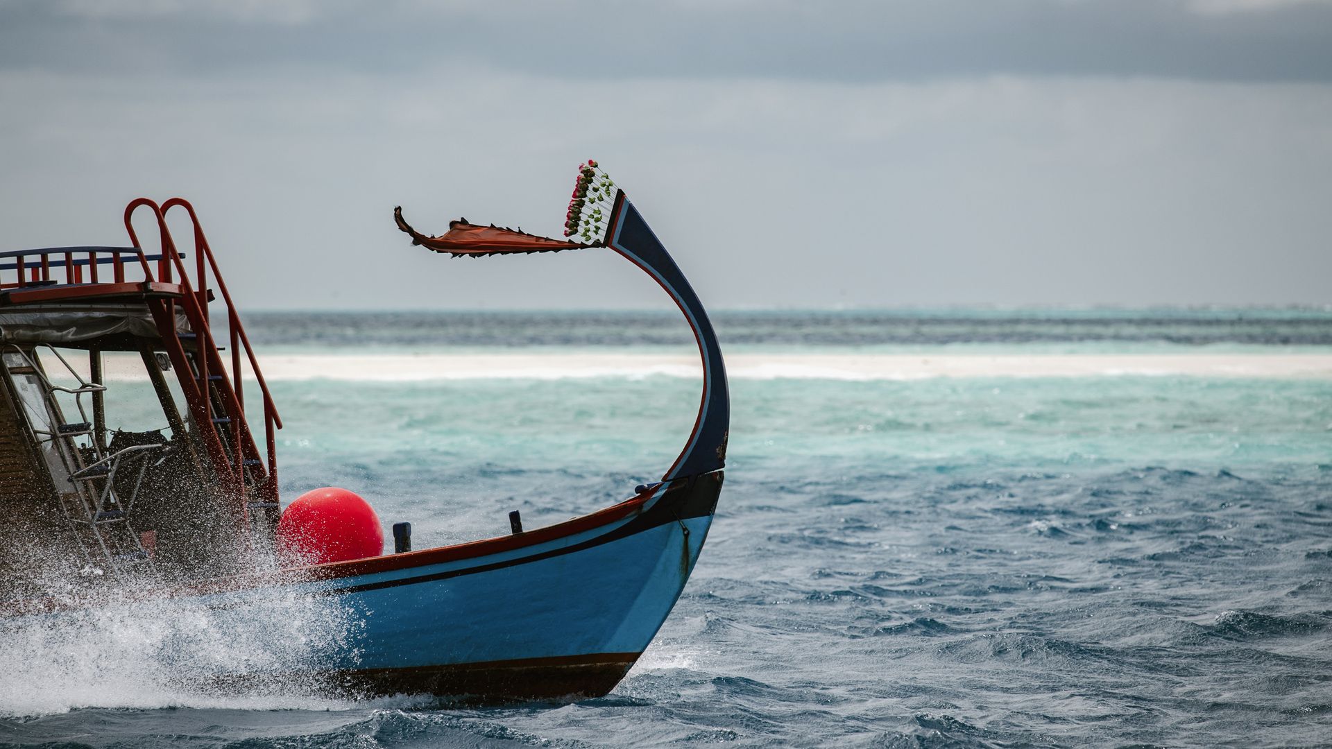 Traditionelles Dhoni-Boot auf den Malediven