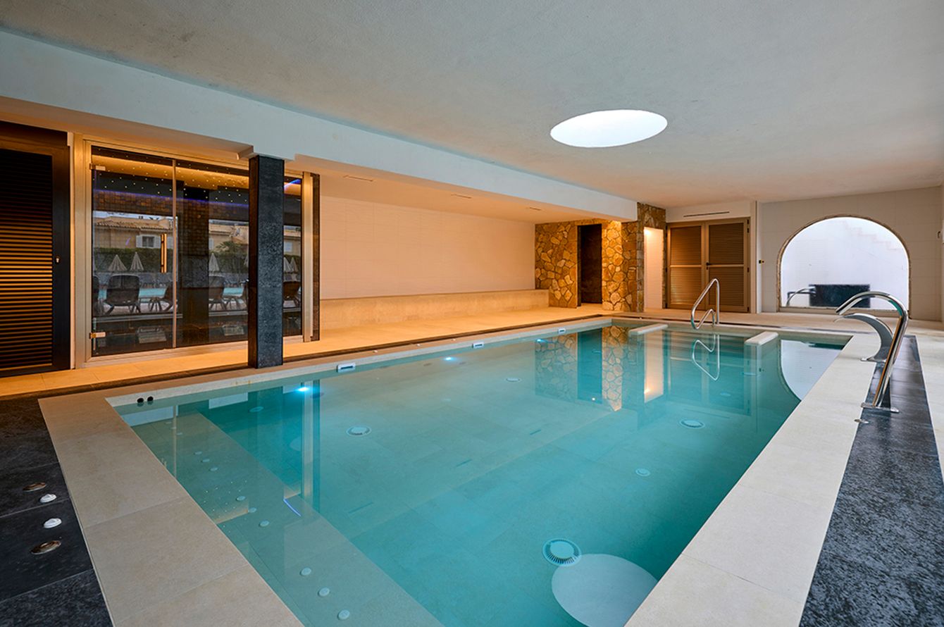 Piscine intérieure