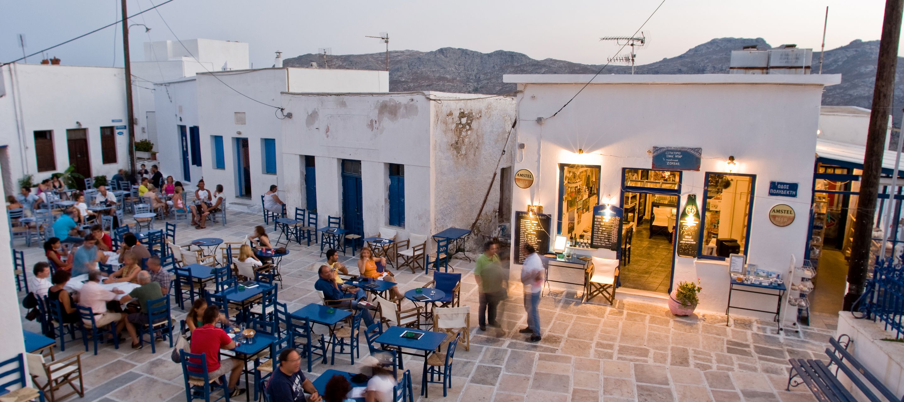 Restaurant auf dem Hauptplatz in Serifos