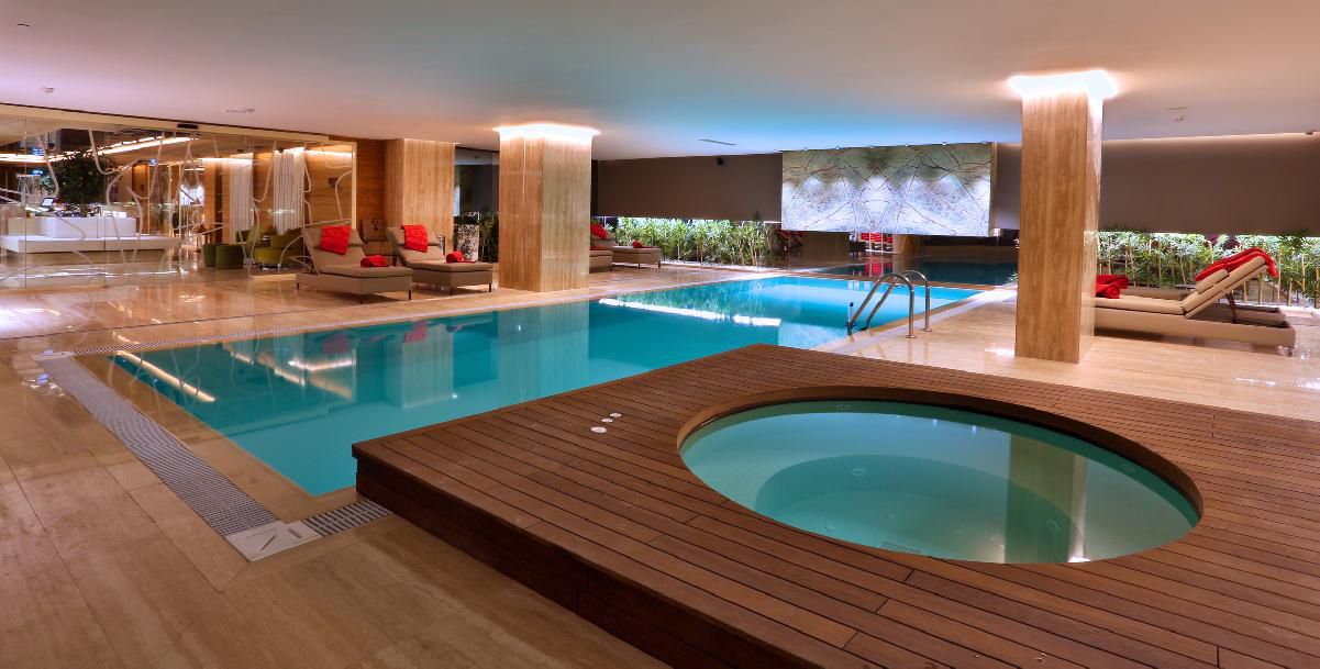 Piscine intérieure
