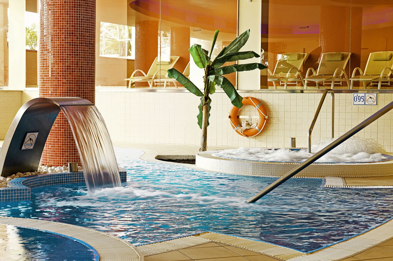 Piscine intérieure