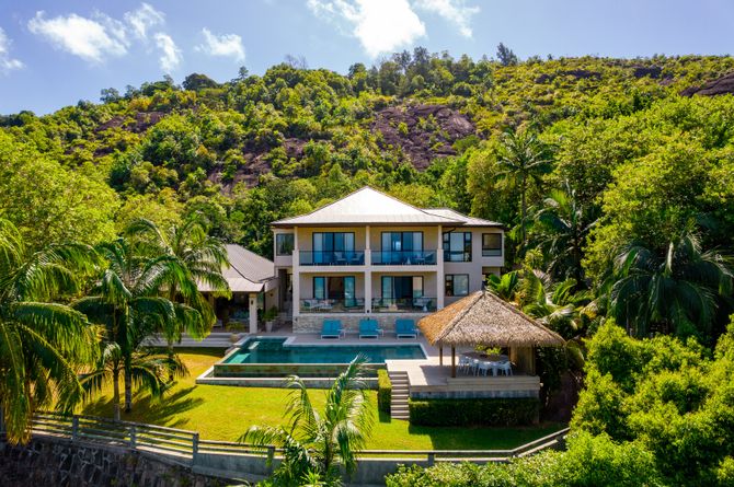 Villa Presidential Pool