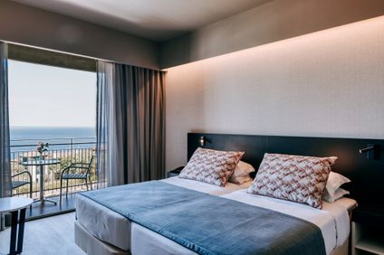 Doppelzimmer mit Balkon und Meersicht