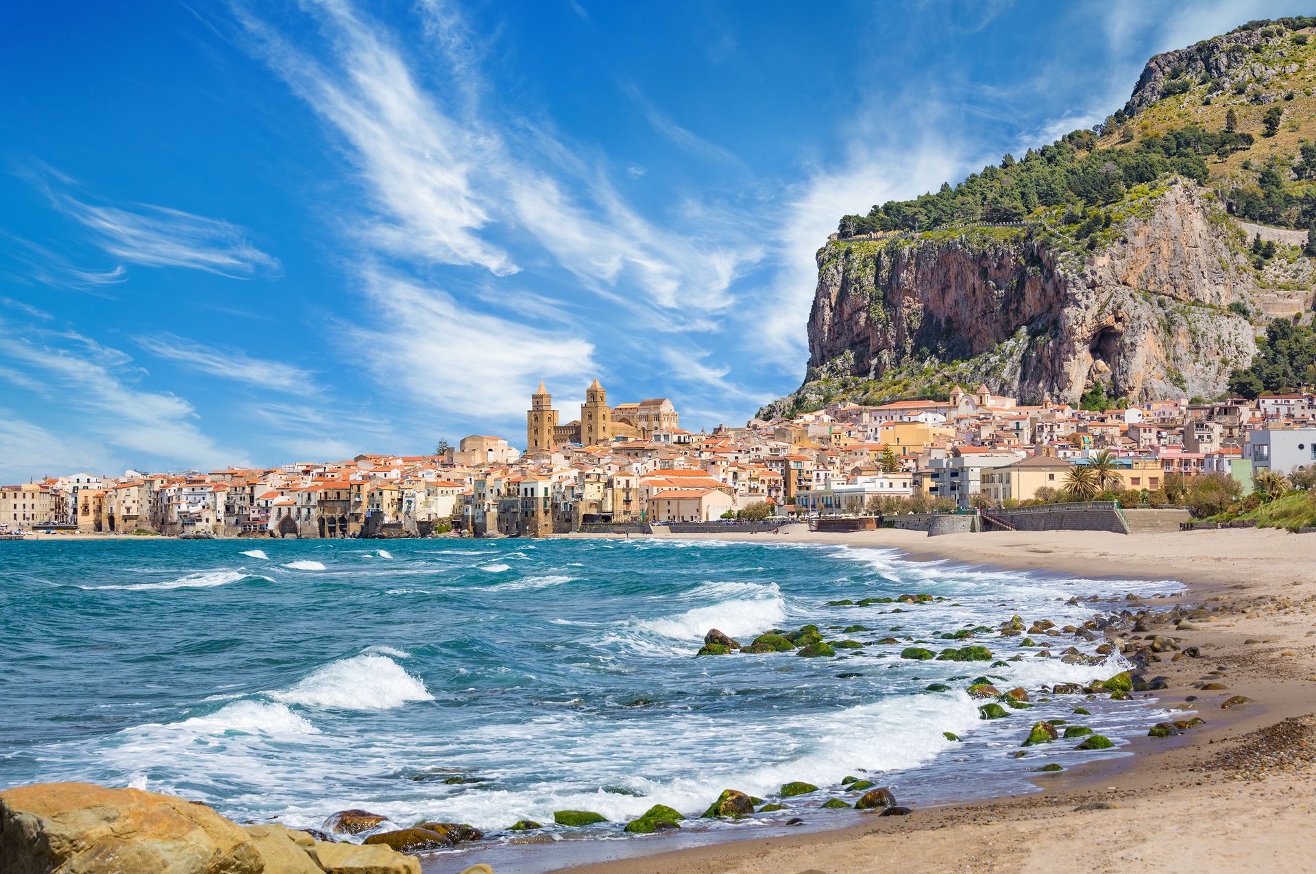 Sicht auf die Stadt Cefalù und die "Rocca"