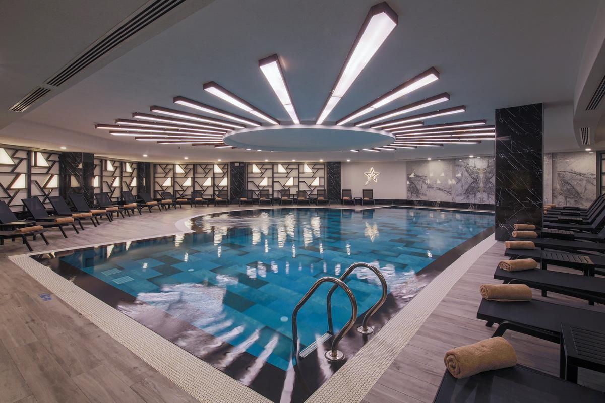 Piscine intérieure
