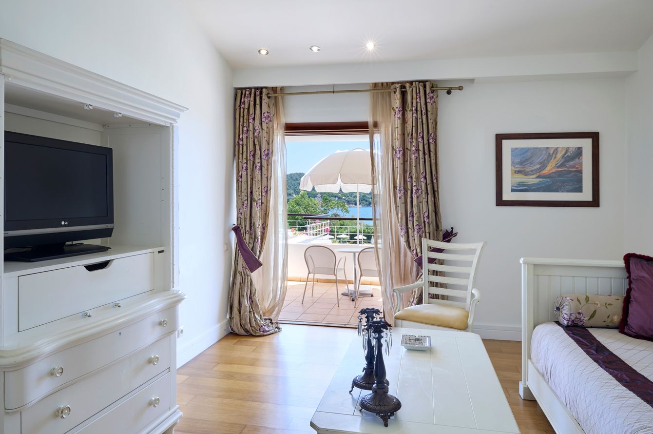 Deluxe Suite