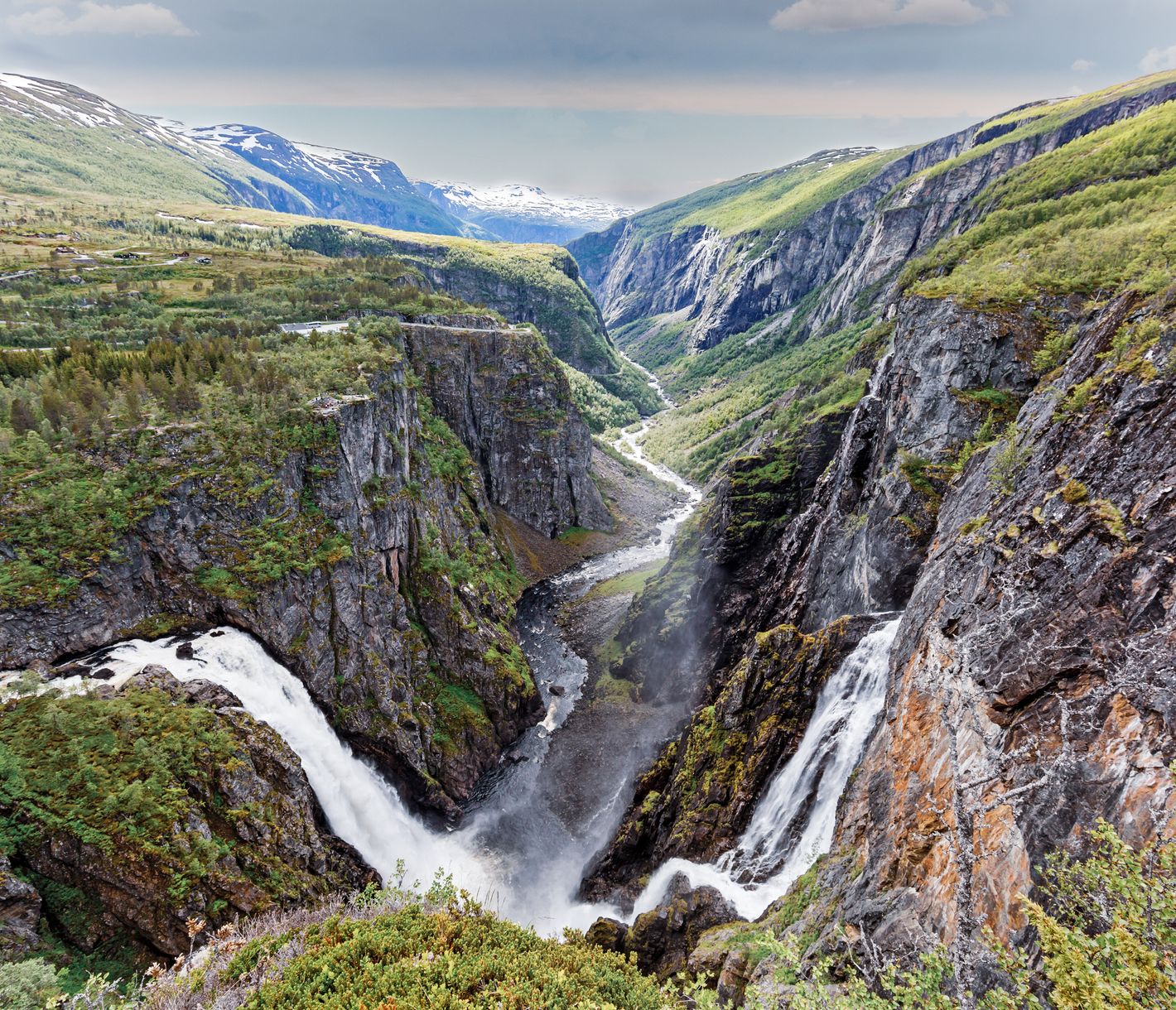 La célèbre chute d’eau de Vøringfossen, plateau de Hardangervidda, Norvège