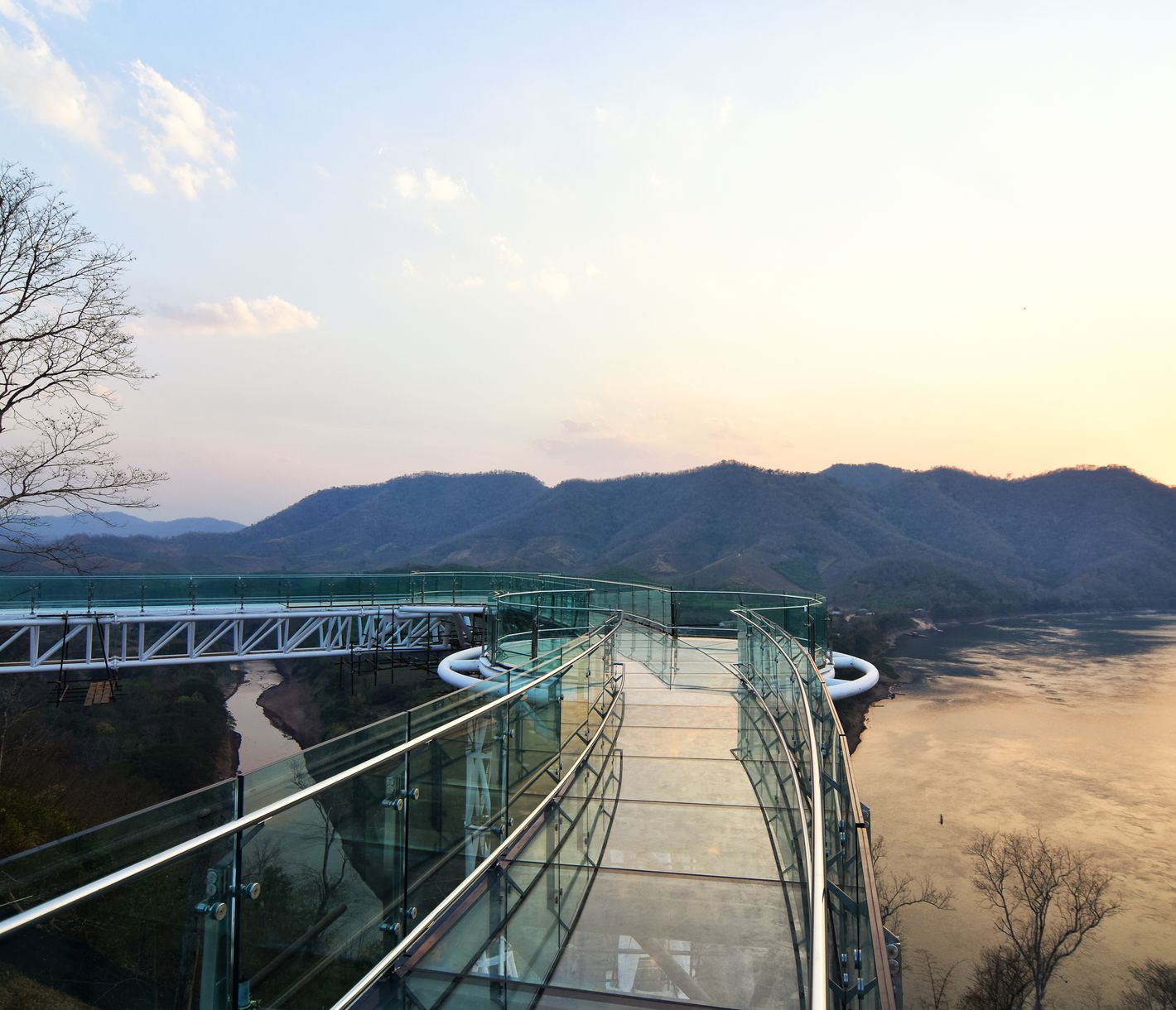 Der Skywalk Phu Koh Ngew in der Provinz Loei mit grandiosem Ausblick