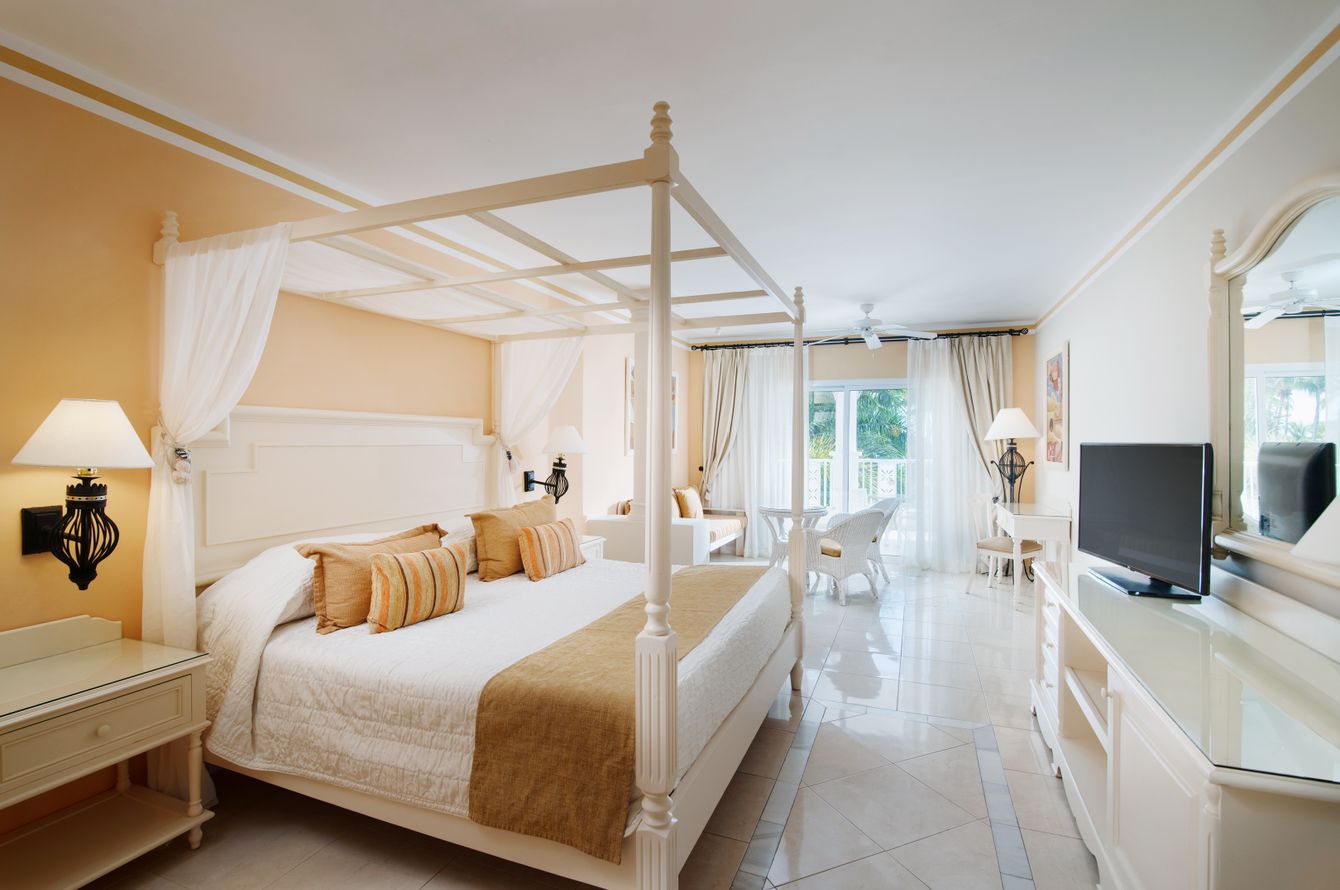 Junior Suite Deluxe Pool Side