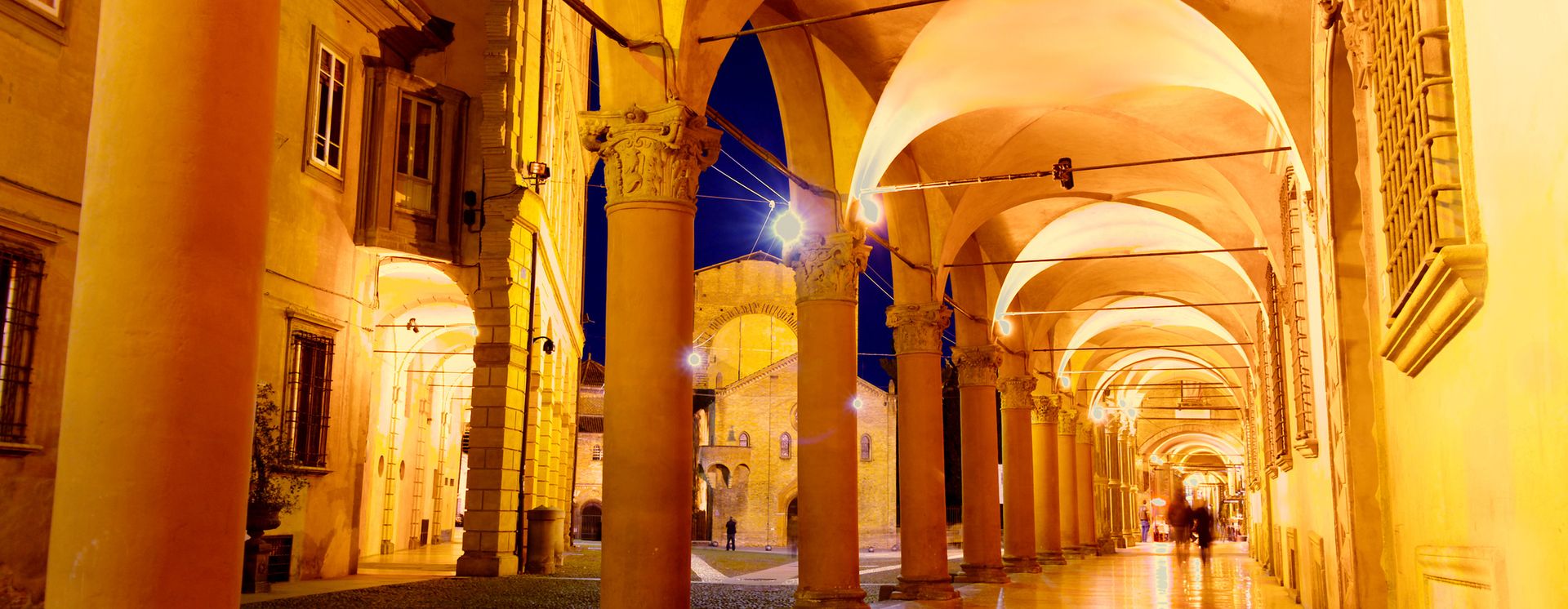 Arkaden bei Piazza Santo Stefano, Bologna