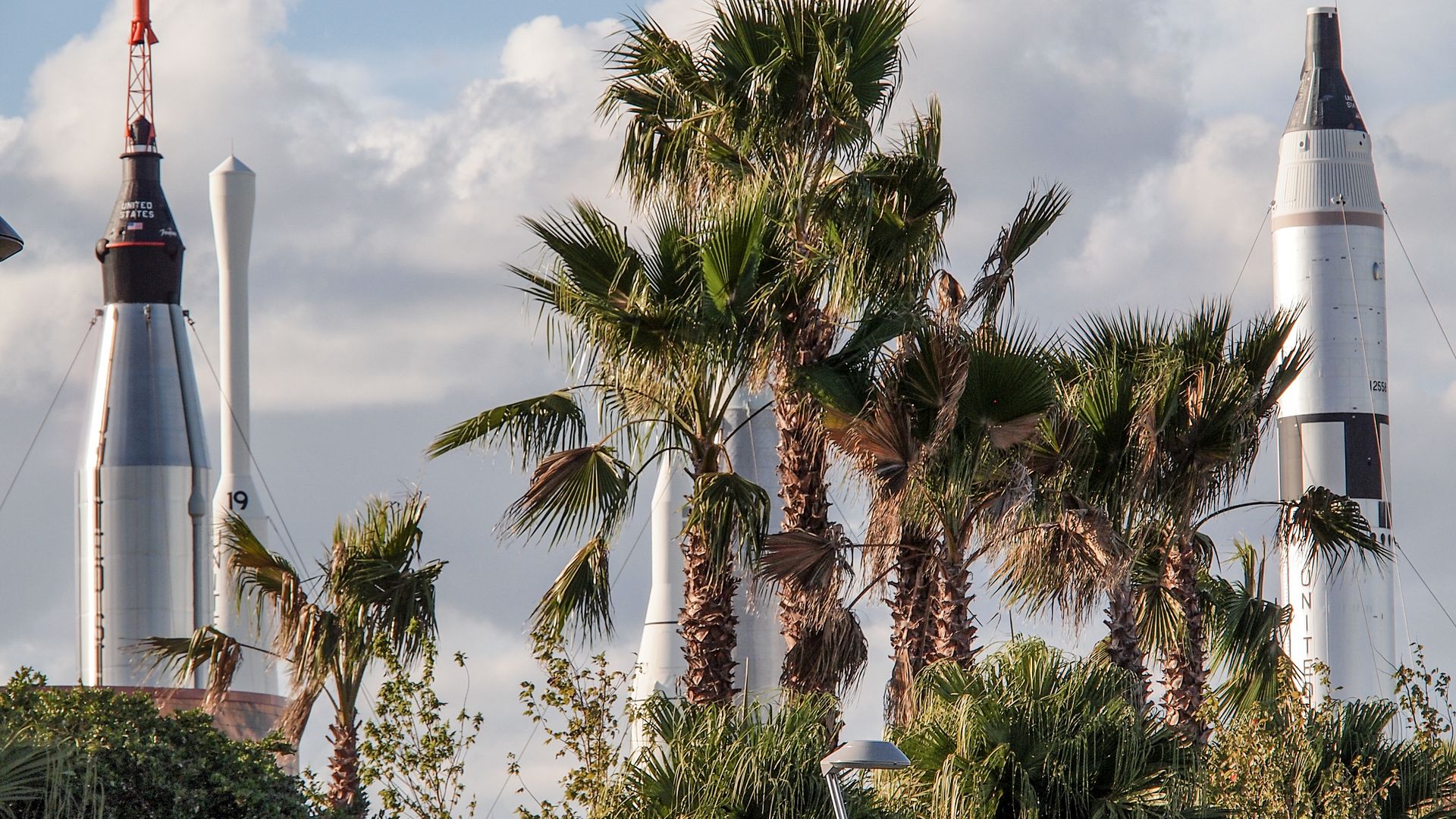 En vous promenant dans le Rocket Garden du Kennedy Space Center, vous pourrez admirer des fusées spatiales légendaires.