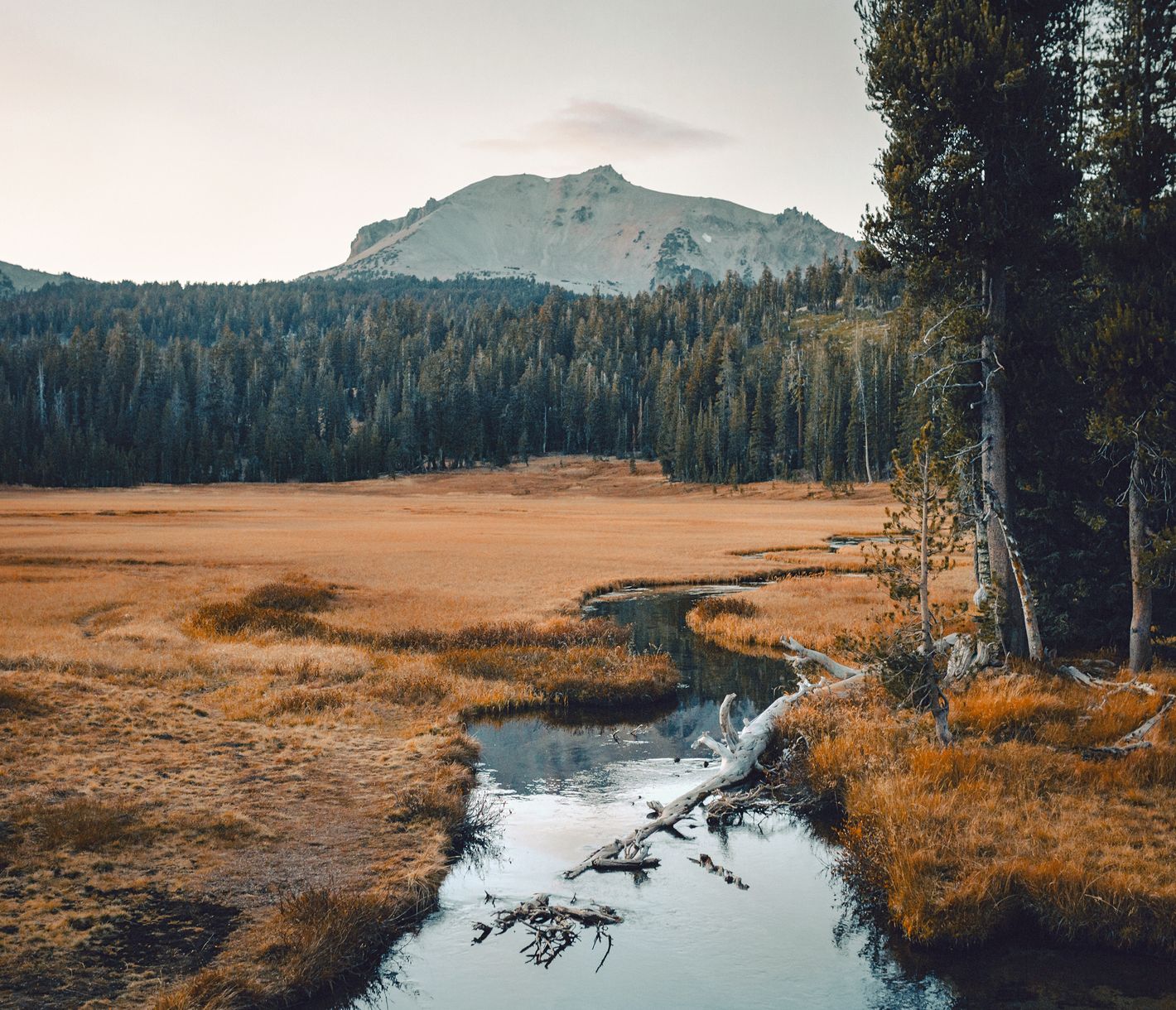 Die unwirklich schöne Wildnis um den Mount Lassen wurde einst von den Kräften von Feuer und Eis geformt.