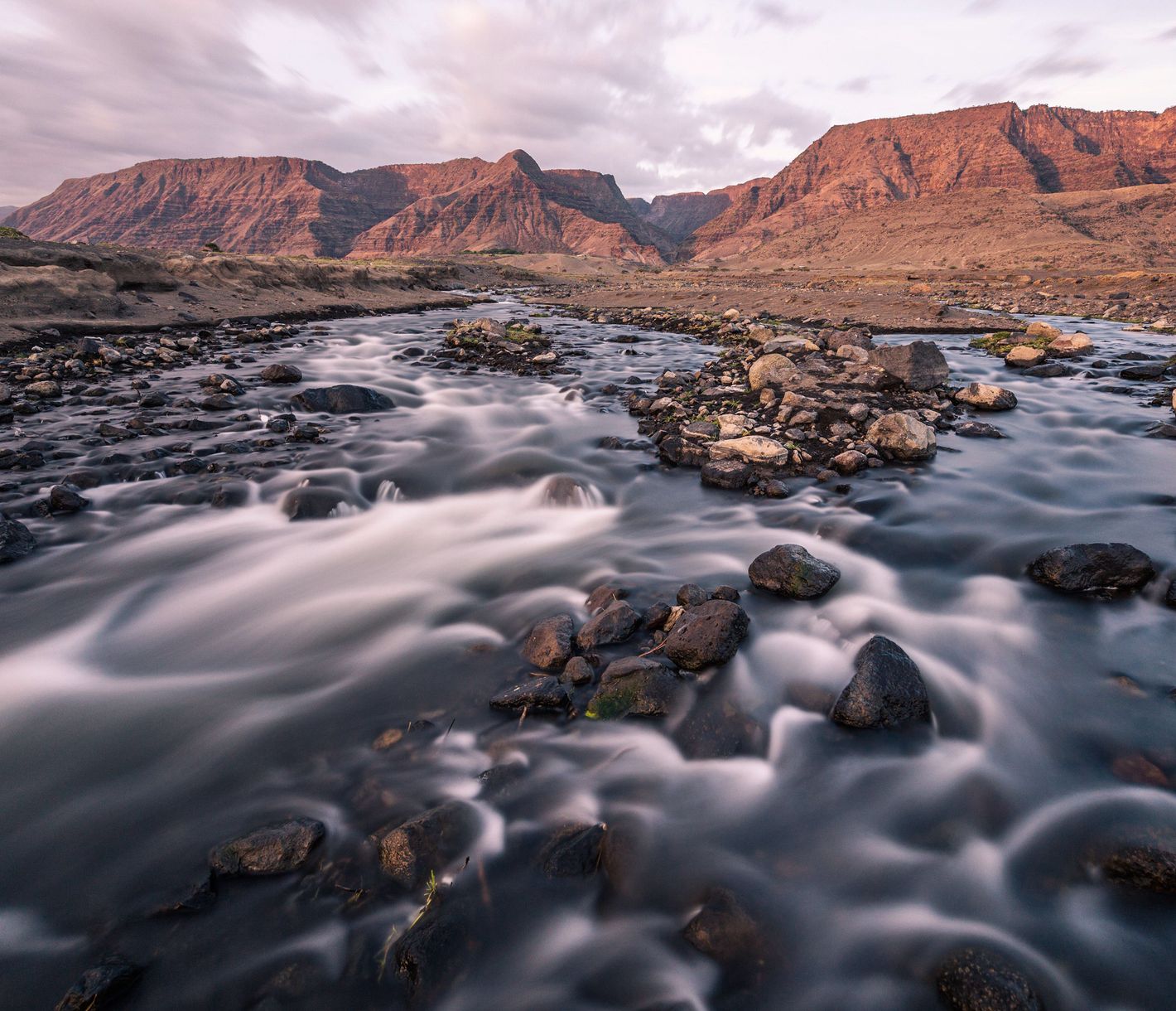 Der Fluss Engare Sero auf seinem Weg in den Lake Natron