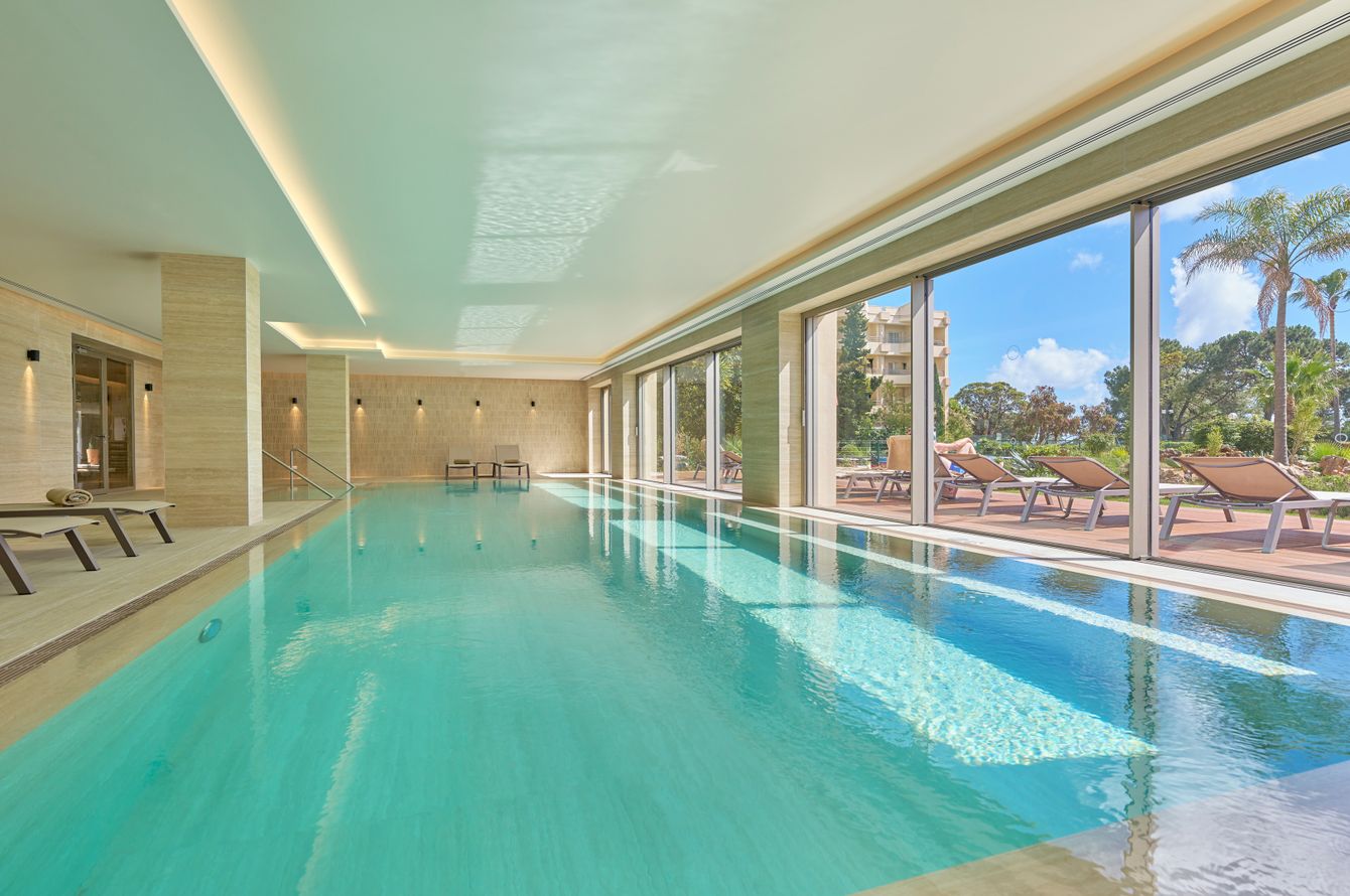 Piscine intérieure