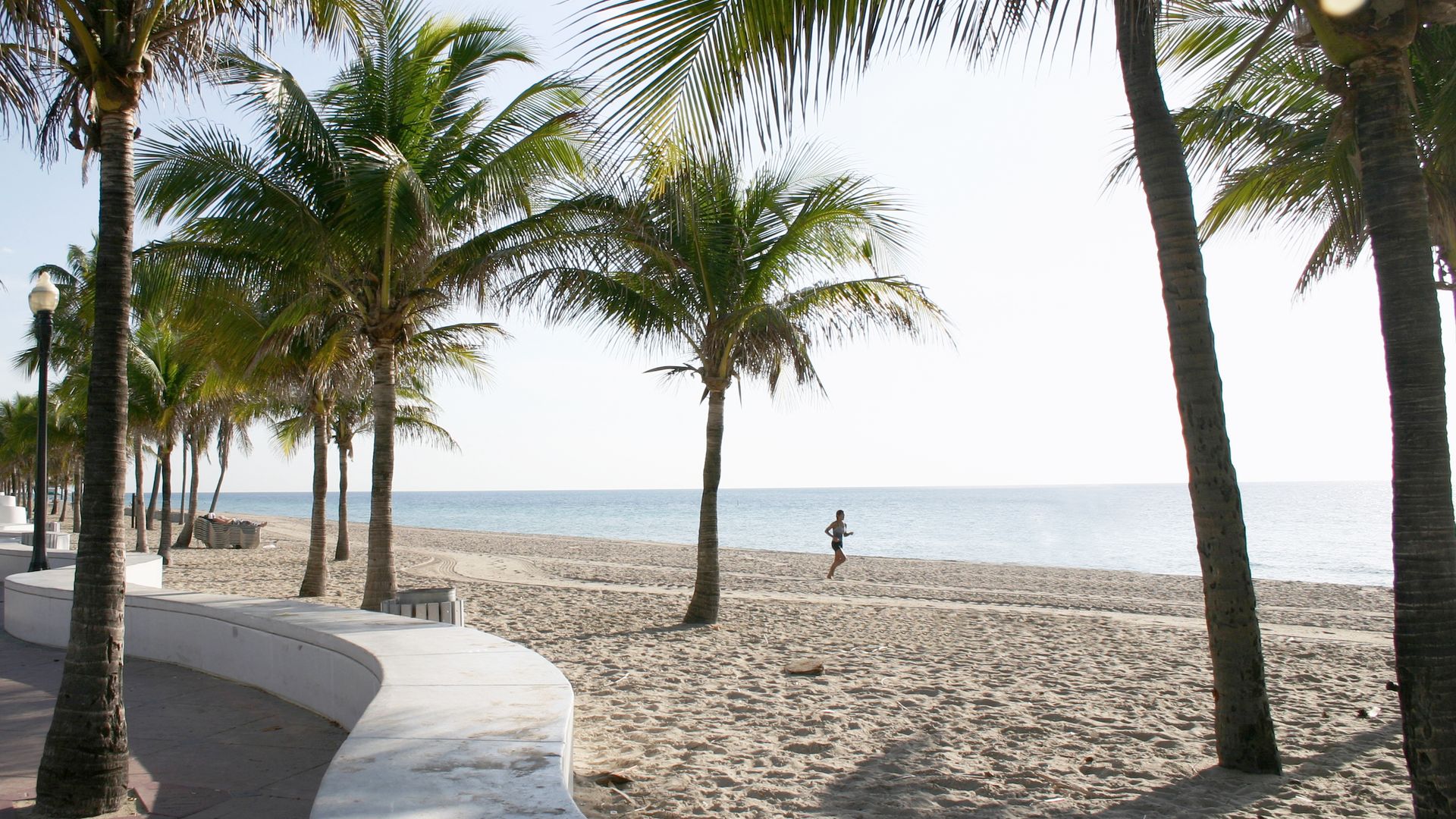 Jogging matinal sur la plage de Fort Lauderdale.