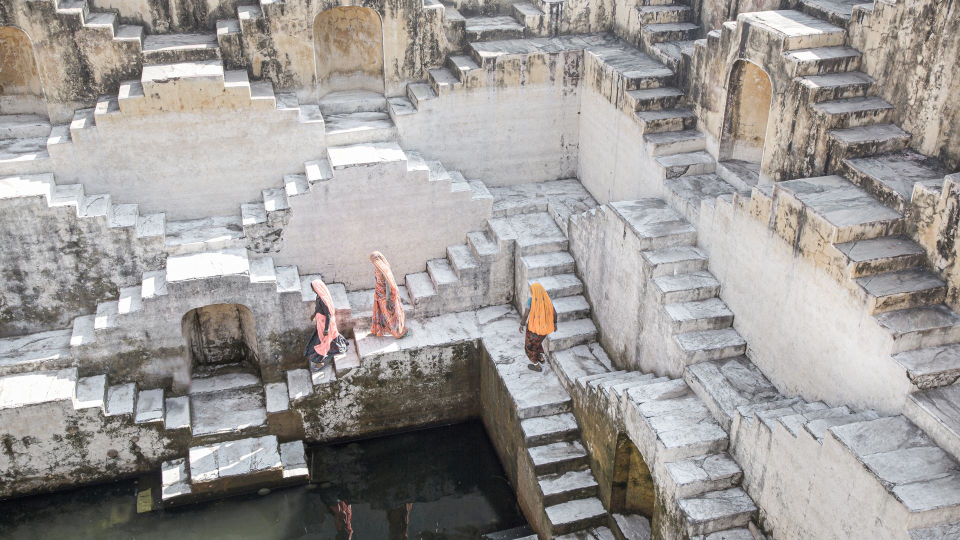 Der Stufenbrunnen Panna Meena ka Kund beim Amer Fort in Jaipur
