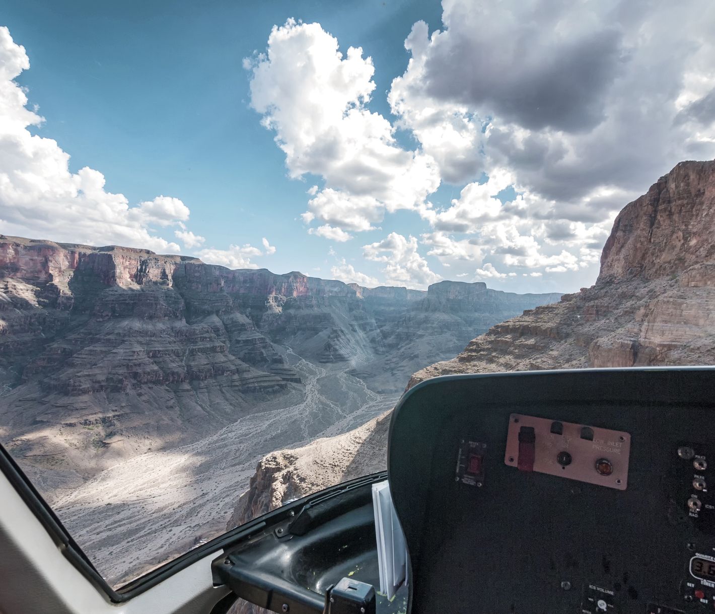 Vol en hélicoptère au dessus du Grand Canyon.