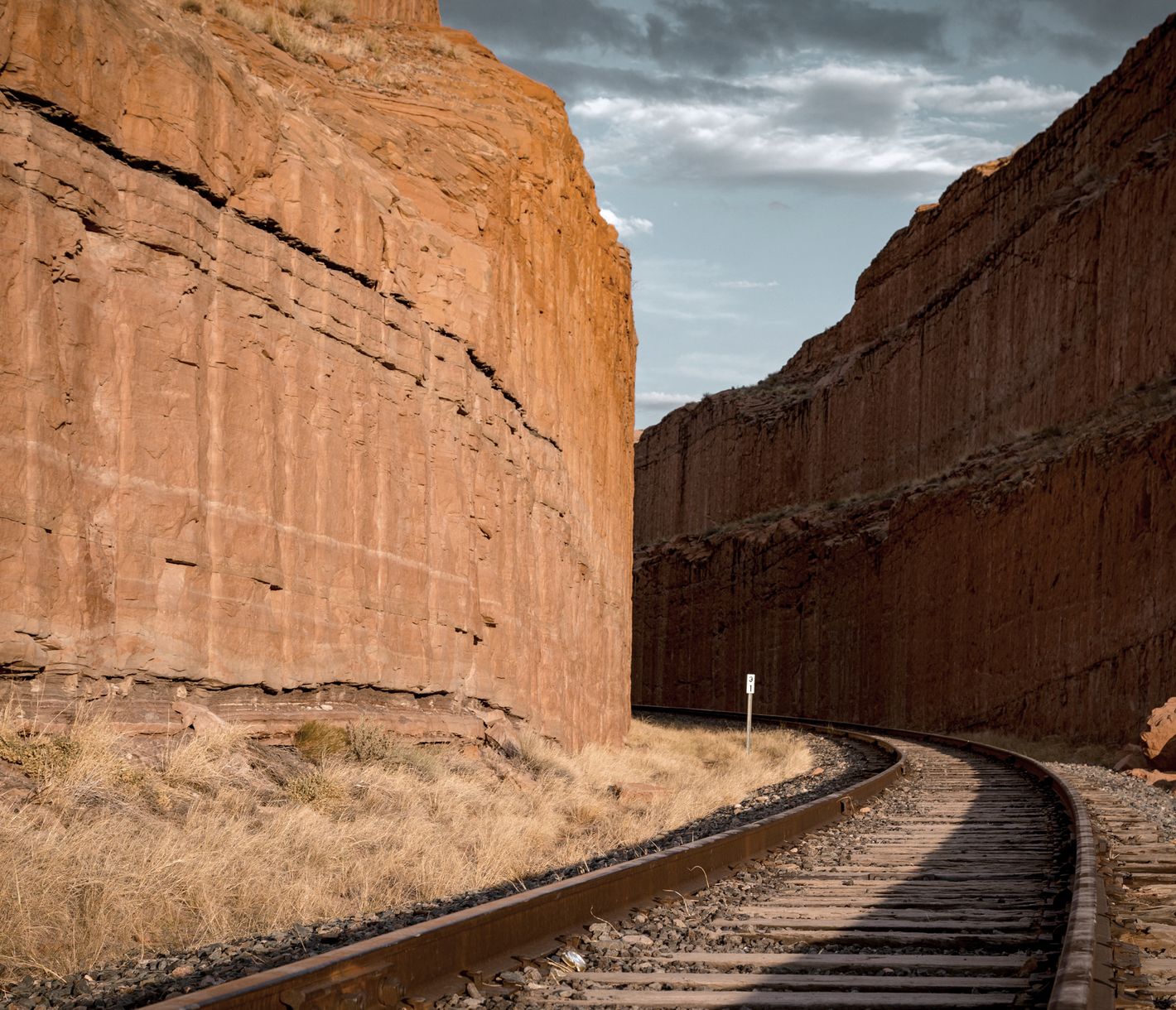 Die roten Sandsteinschluchten zeugen von einer baldigen Ankunft in Moab.