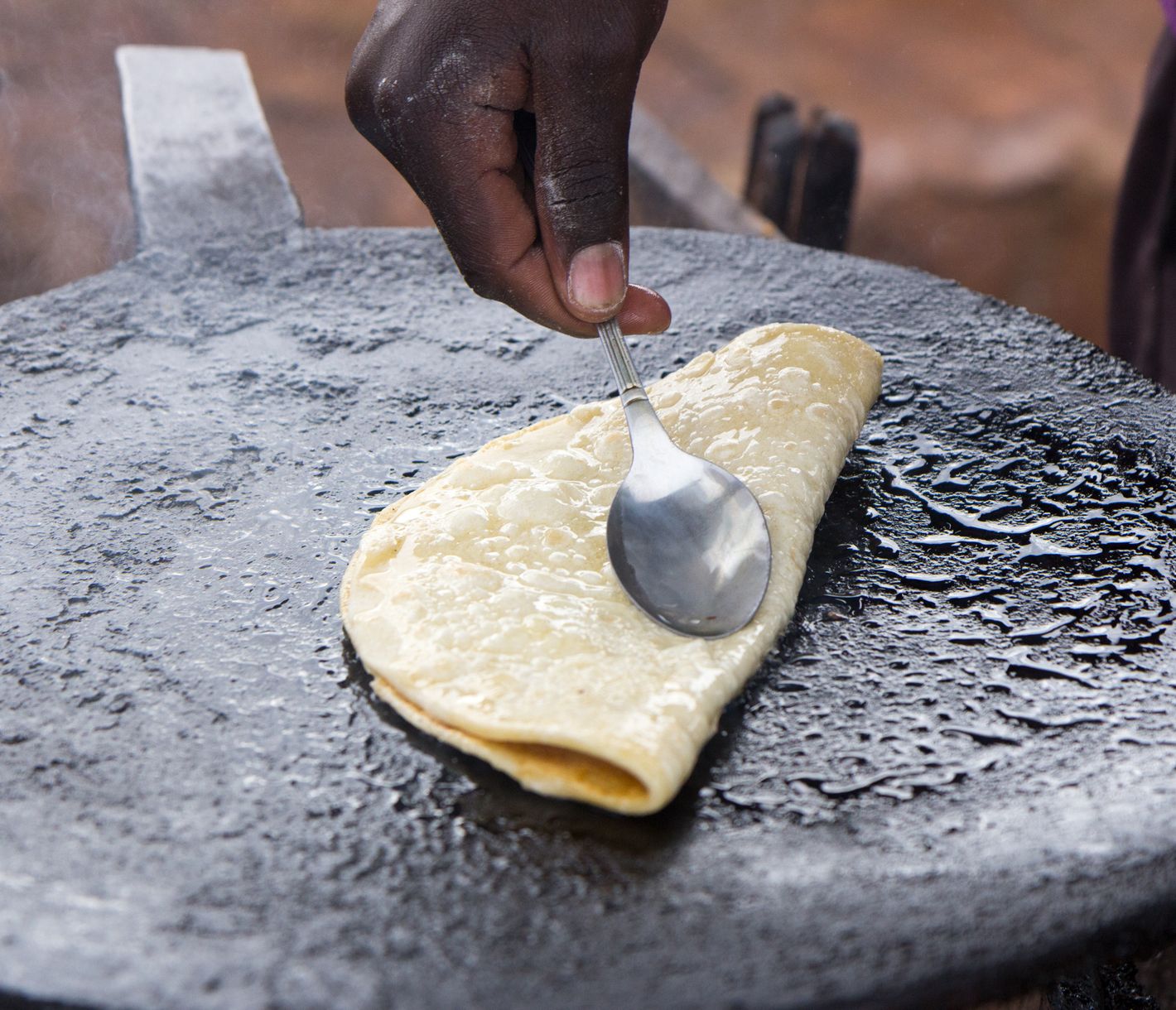 Chapati-Brot am Strassenrand Ugandas