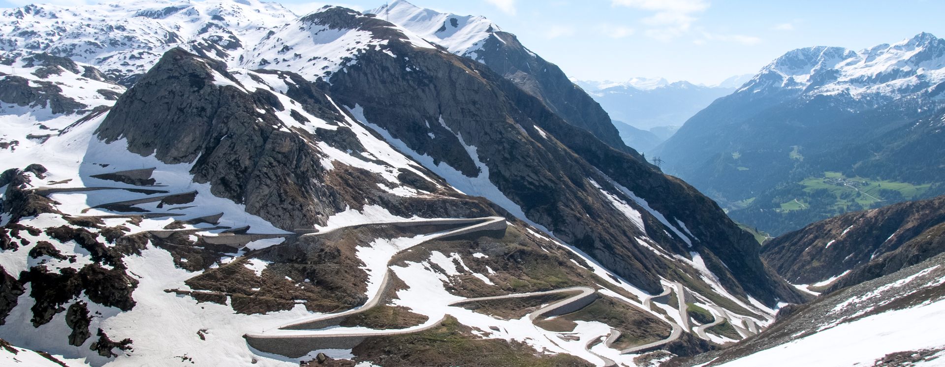 Col du Saint-Gothard, vue sur la vallée de la Tremola