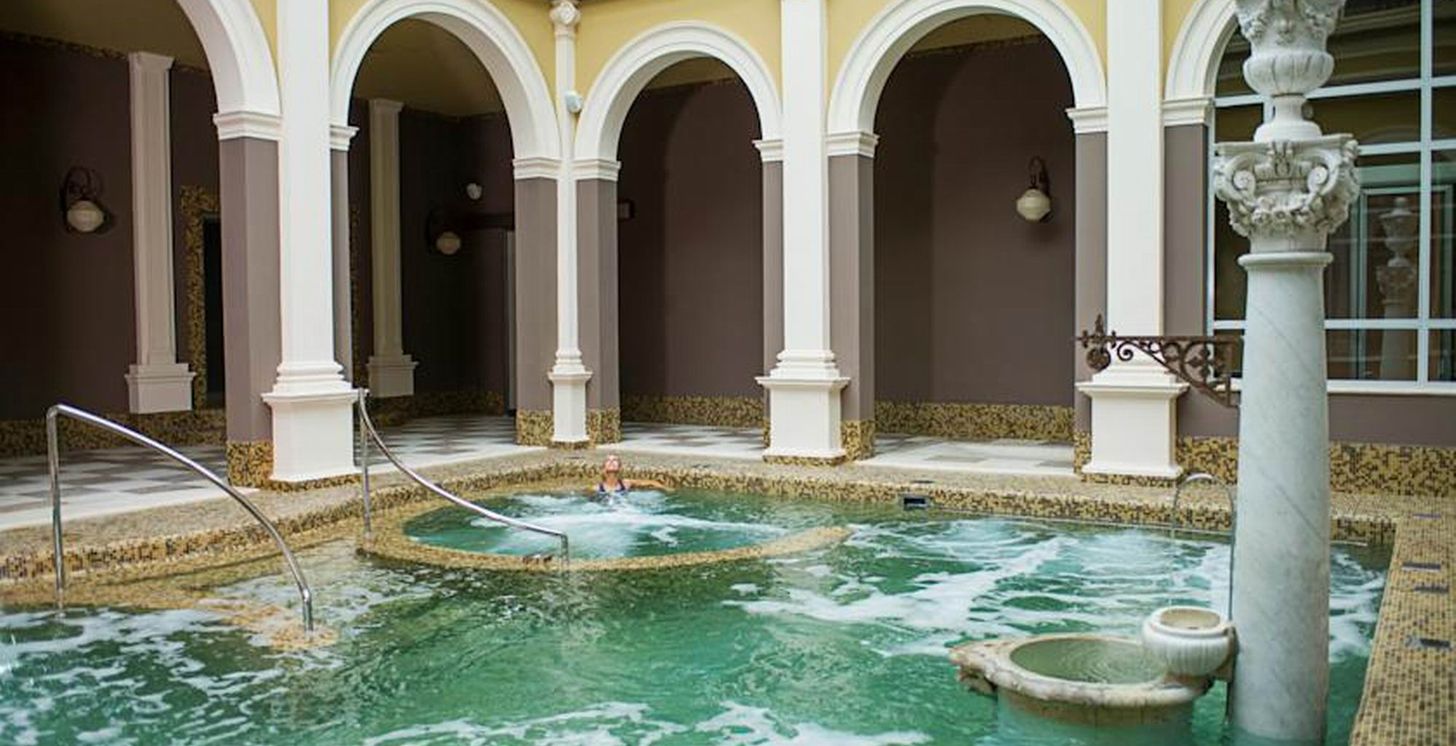 Piscine intérieure
