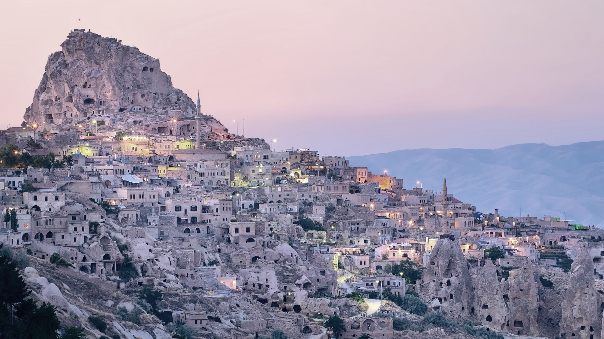 Insolites cheminées de fées et maisons troglodytes de Cappadoce