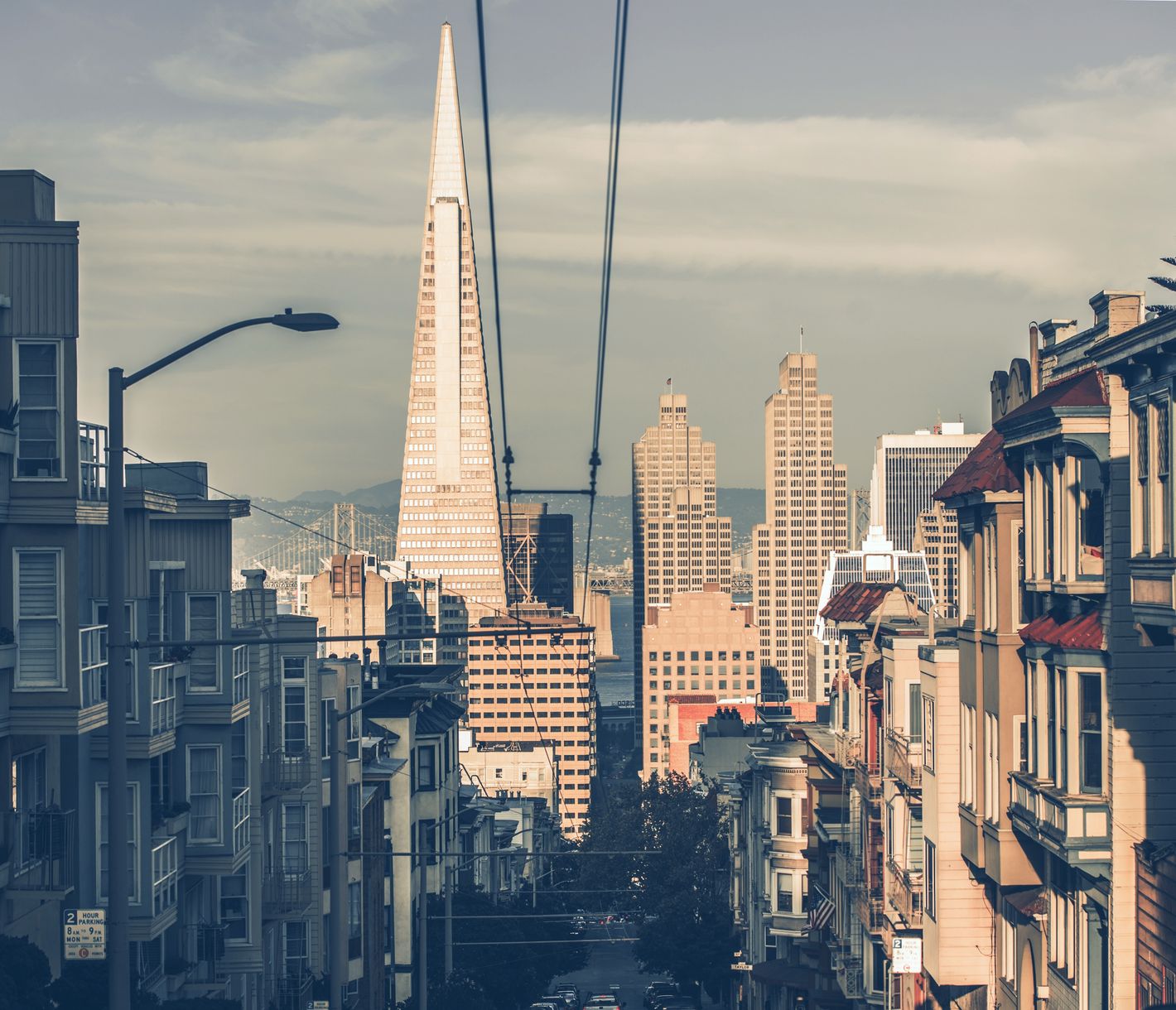 Typisch für San Francisco sind die steilen Strassen in Downtown.